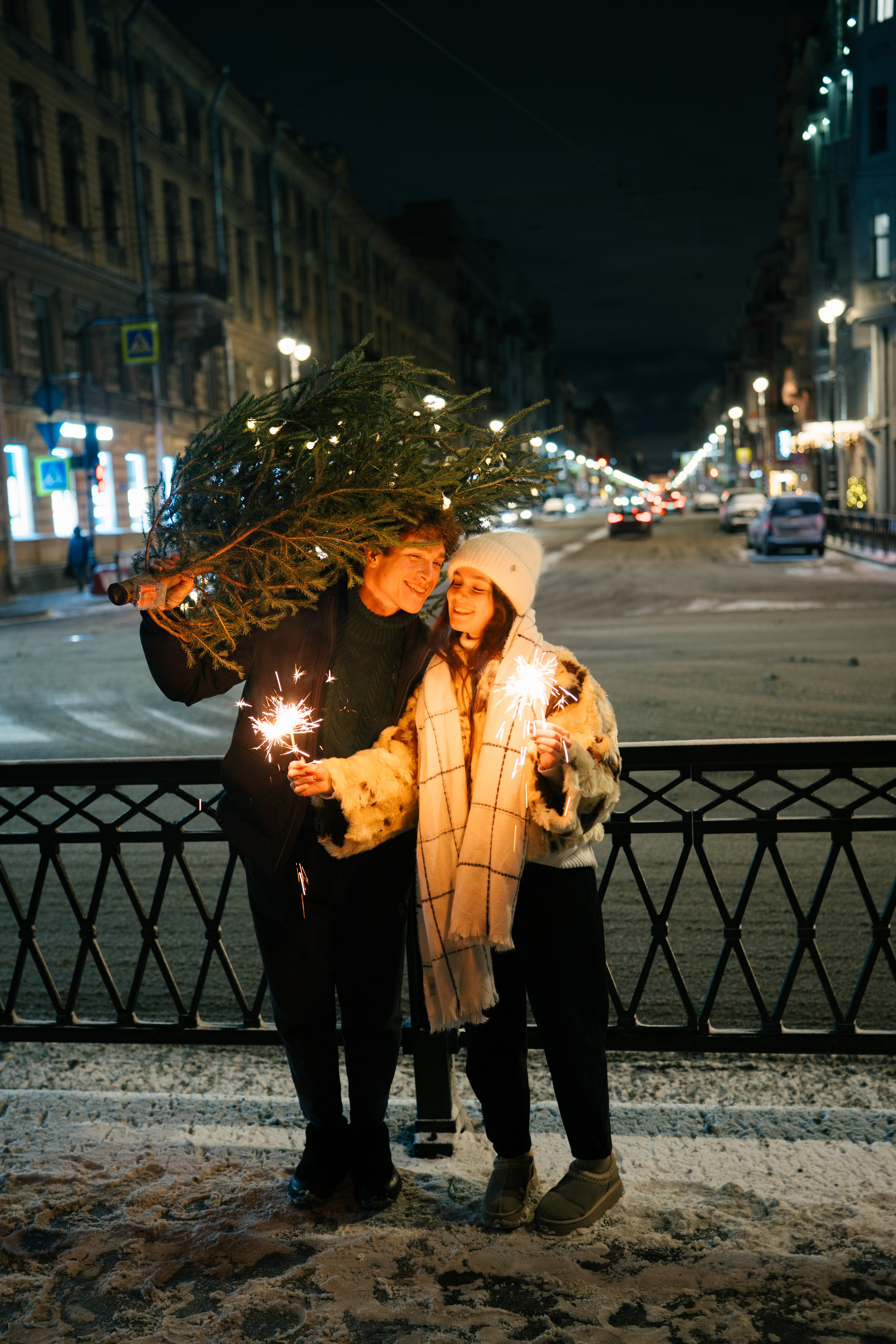 НОВОГОДНЯЯ ПРОГУЛКА ПАРЫ ПО ЧЕРНЫШЕВСКОЙ ПЕРЕД НОВЫМ ГОДОМ. Профессиональный фотограф, Санкт-Петербург — Виктория Богомолова