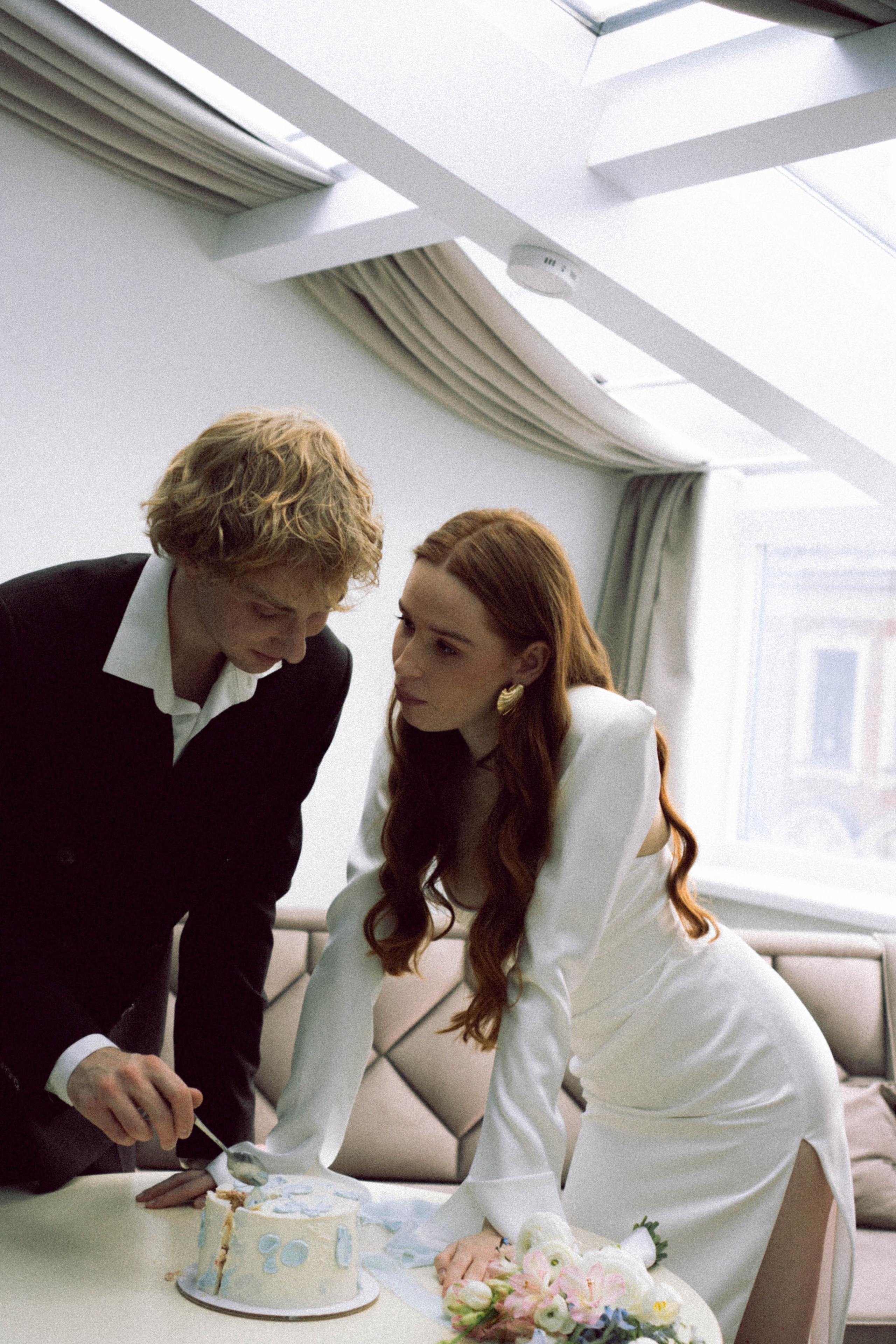 СВАДЕБНАЯ СЬЕМКА В ОТЕЛЕ. СБОРЫ ЖЕНИХА И НЕВЕСТЫ И ТАКЖЕ ТОР И ПОДГОТОВКА К ПРОГУЛКЕ. Профессиональный фотограф, Санкт-Петербург — Виктория Богомолова