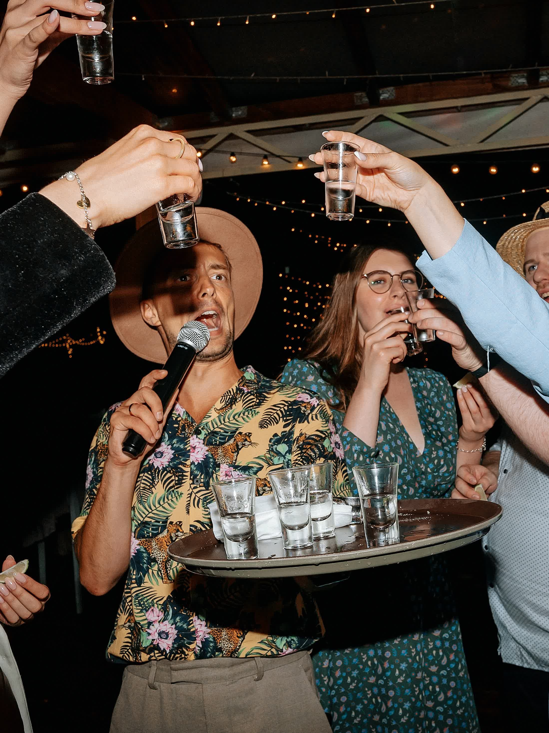 Ведущий Никита Шляндин