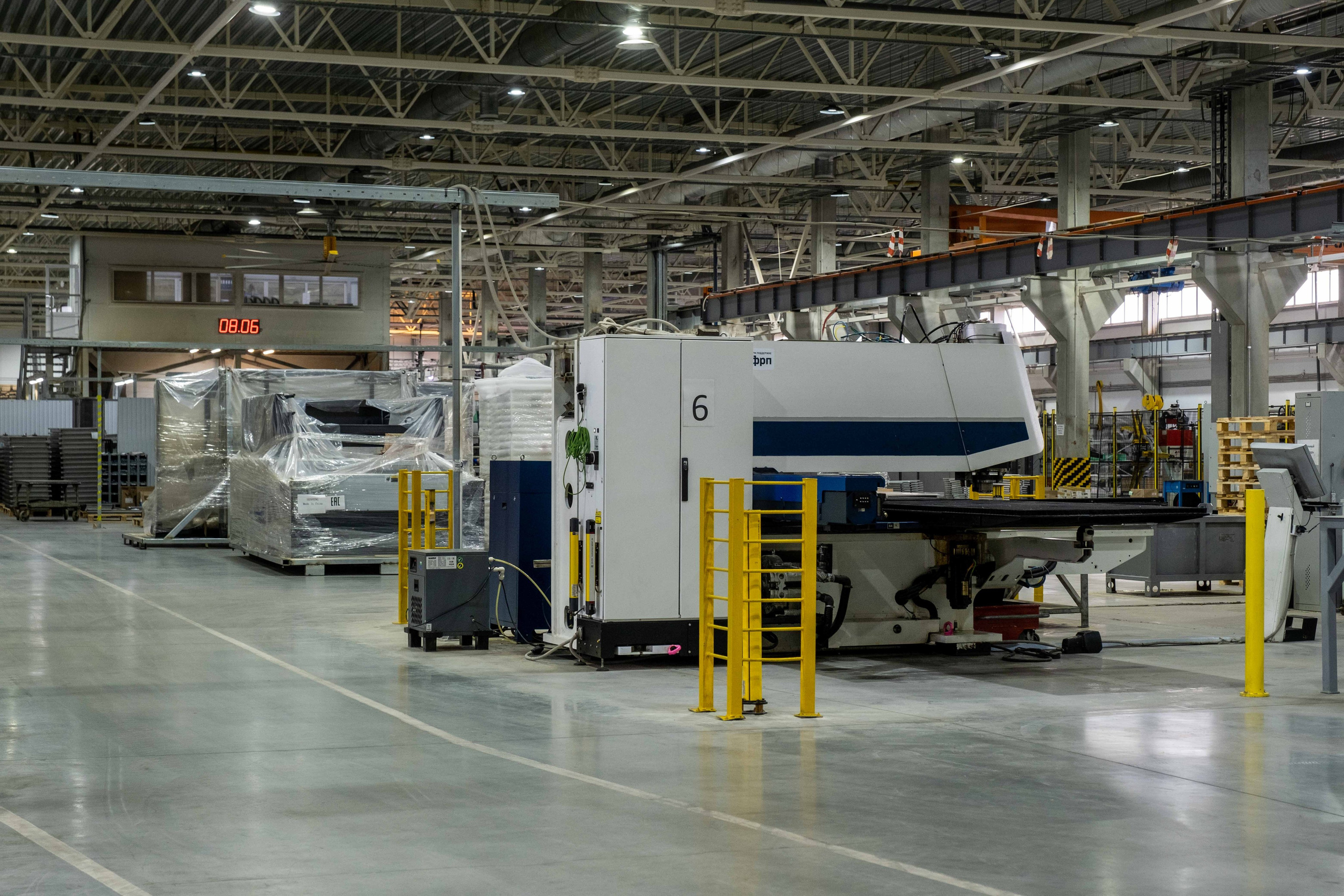 IEK — торжественное открытие производственного цеха. Фото тур