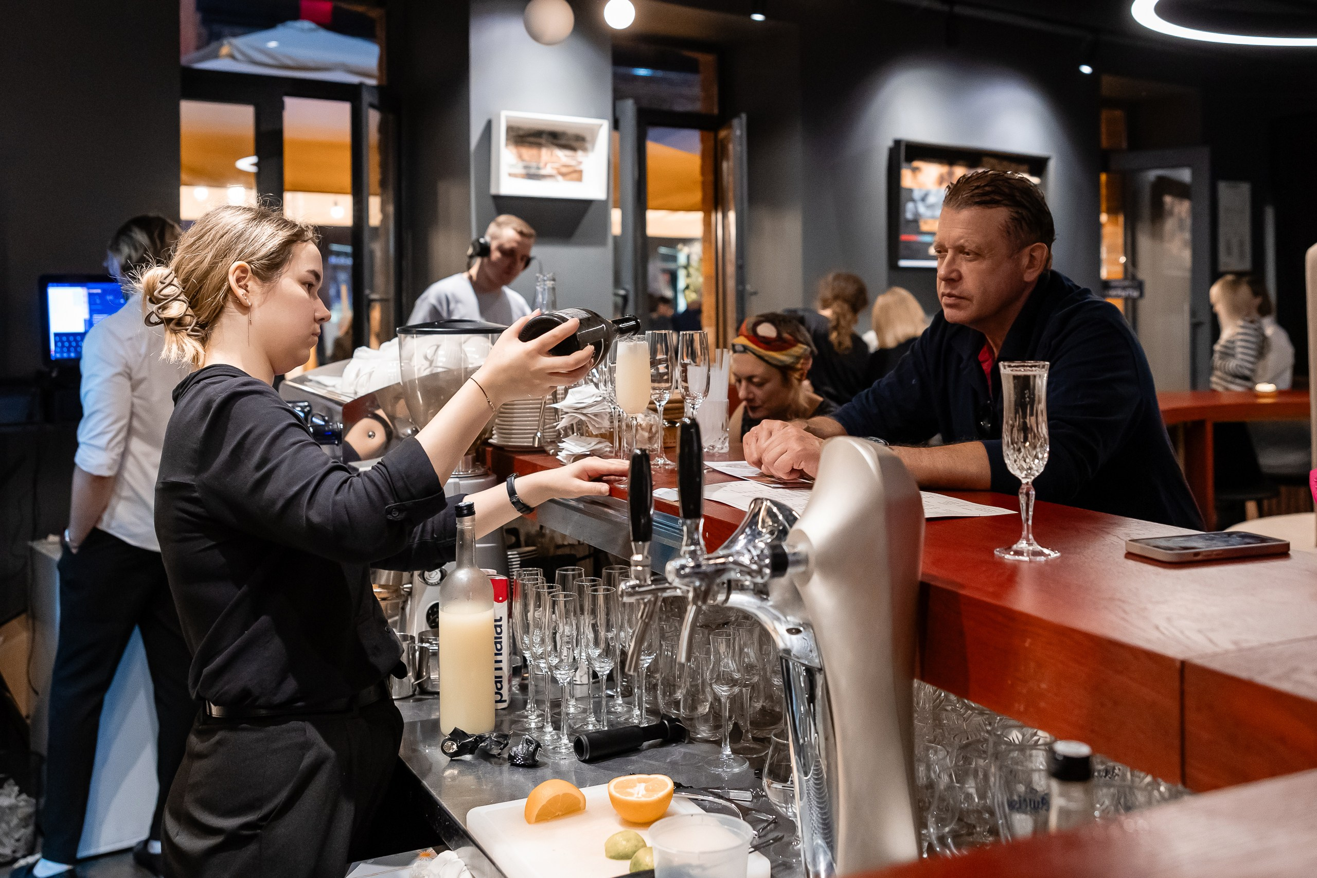 Выставка работ Дениса Шевчука в ресторане Attolini. Фотограф в Санкт-Петербурге — Сергей Петров