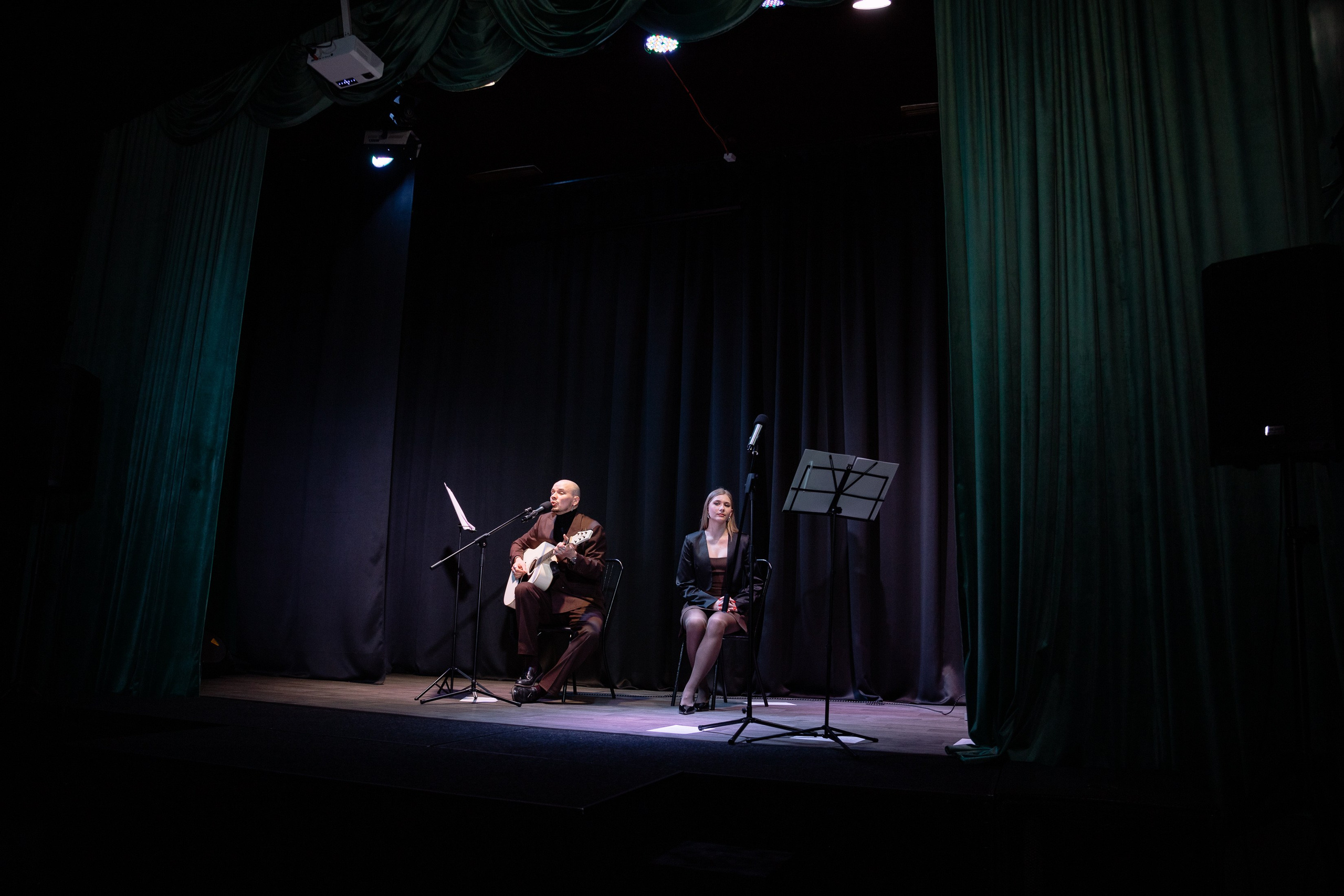 Поэтический вечер с Игорем Бушмелевым и Никой Станиславчик. Фотограф Юлия Мальцева