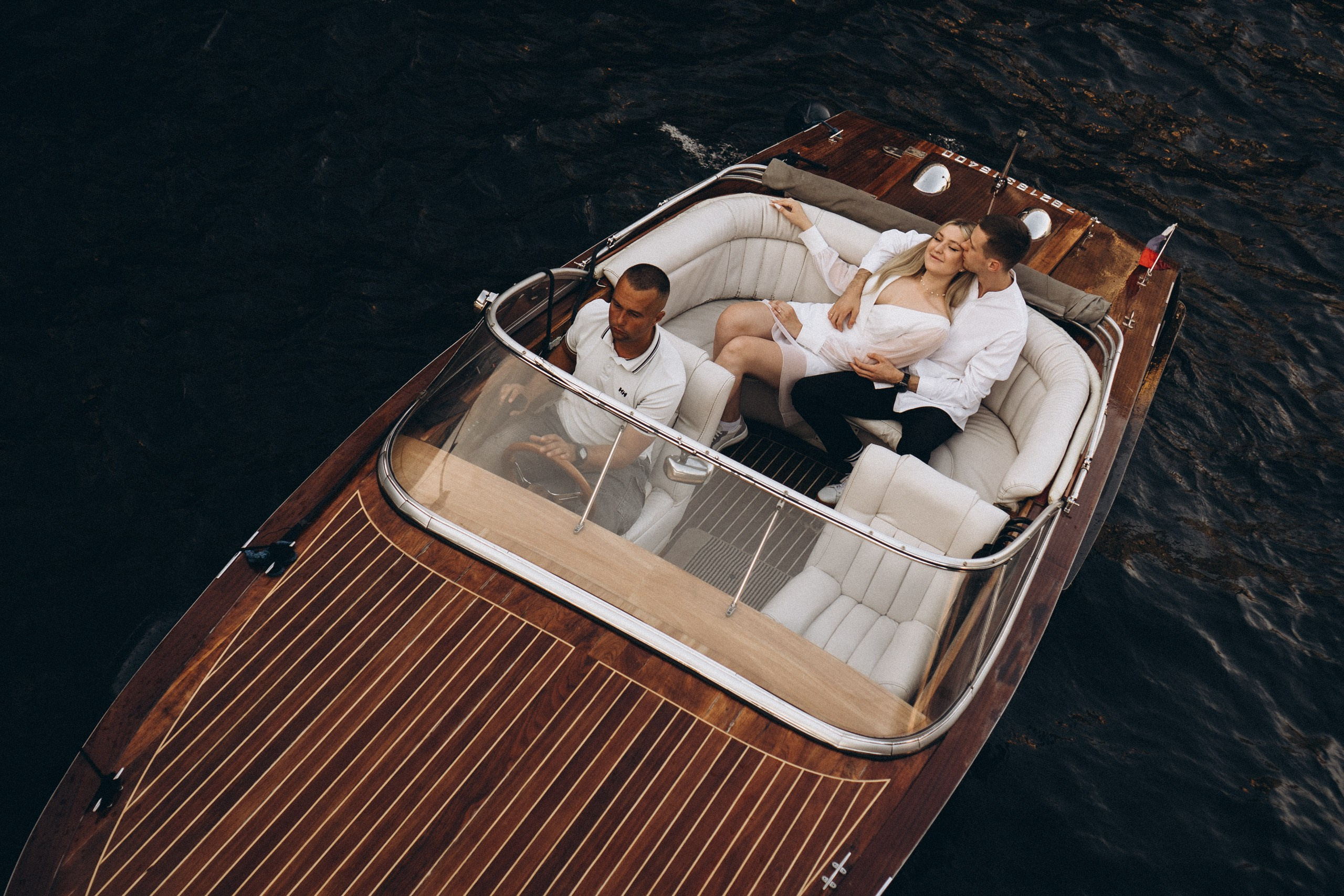 СВАДЕНБНАЯ СЬЕМКА НА КАТЕРЕ ПО КАНАЛАМ САНКТ-ПЕТЕРБУРГА И В АКВАТОРИИ НЕВЫ. Профессиональный фотограф, Санкт-Петербург — Виктория Богомолова