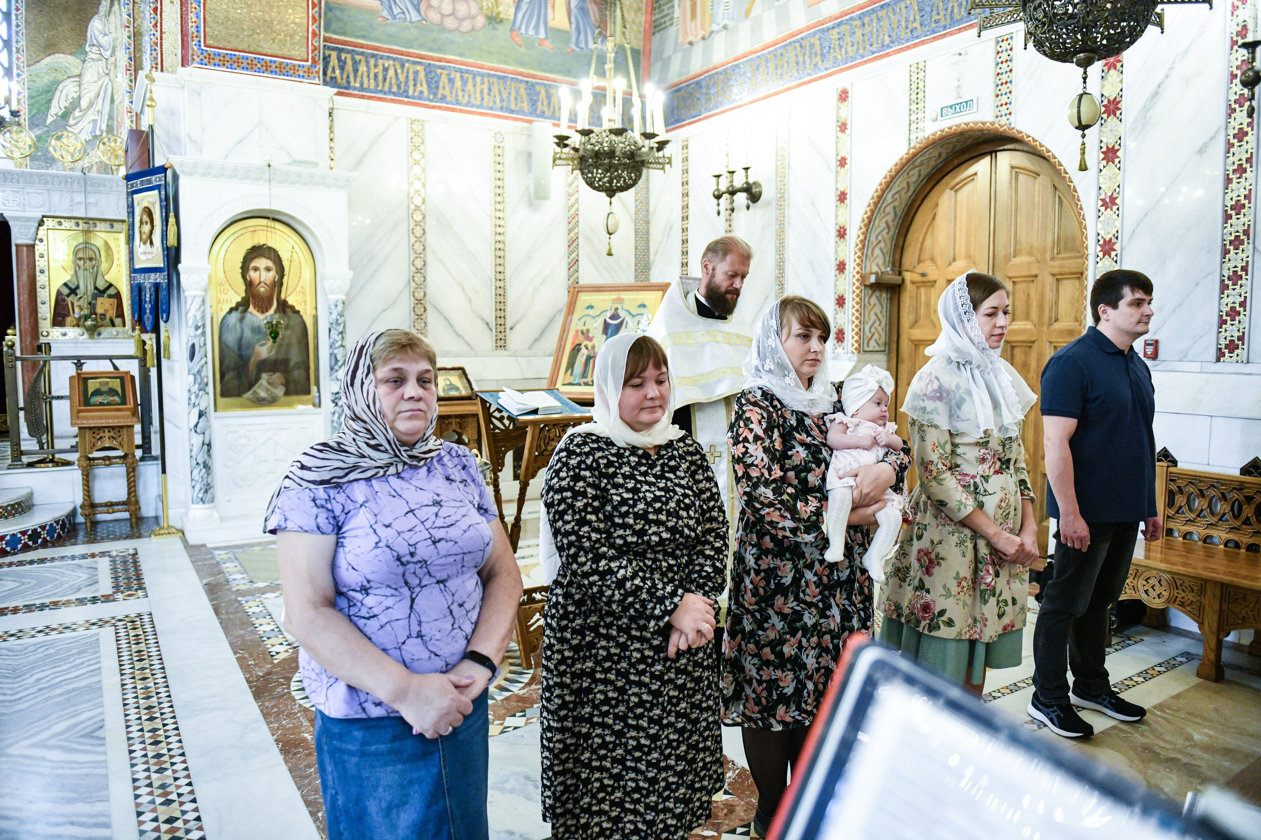Крещение Марии. Церковь Покрова Пресвятой Богородицы в Ясенево. Свадебный и портретный фотограф в Москве Галина Борисова