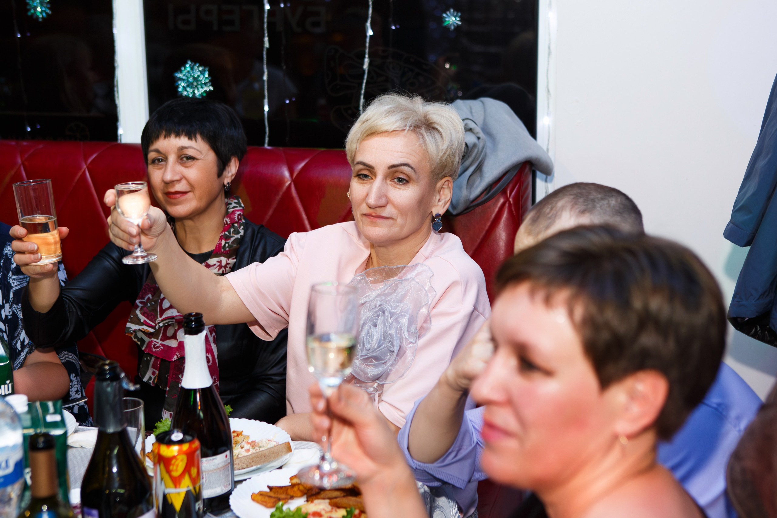 КОРПОРАТИВ 20.12.24 (кафе — АТМОСФЕРА). Профессиональный фотограф в Мценске и Орловской области