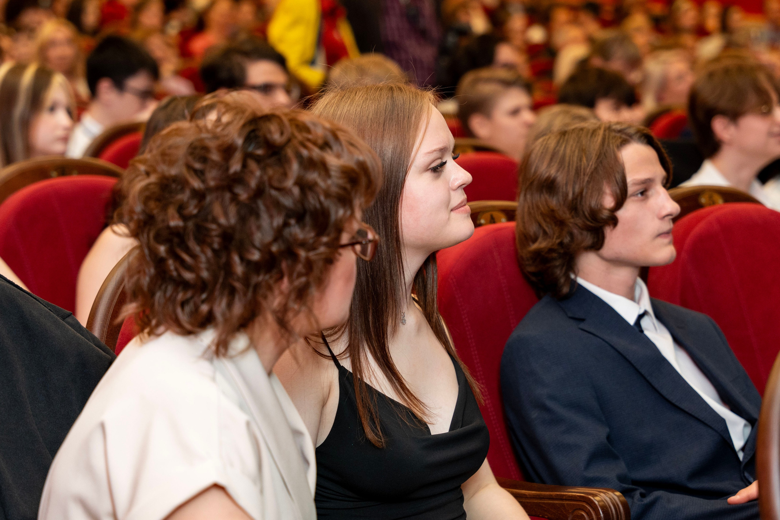 Выдача аттестатов 9 классы. Фотограф Юлия Попова