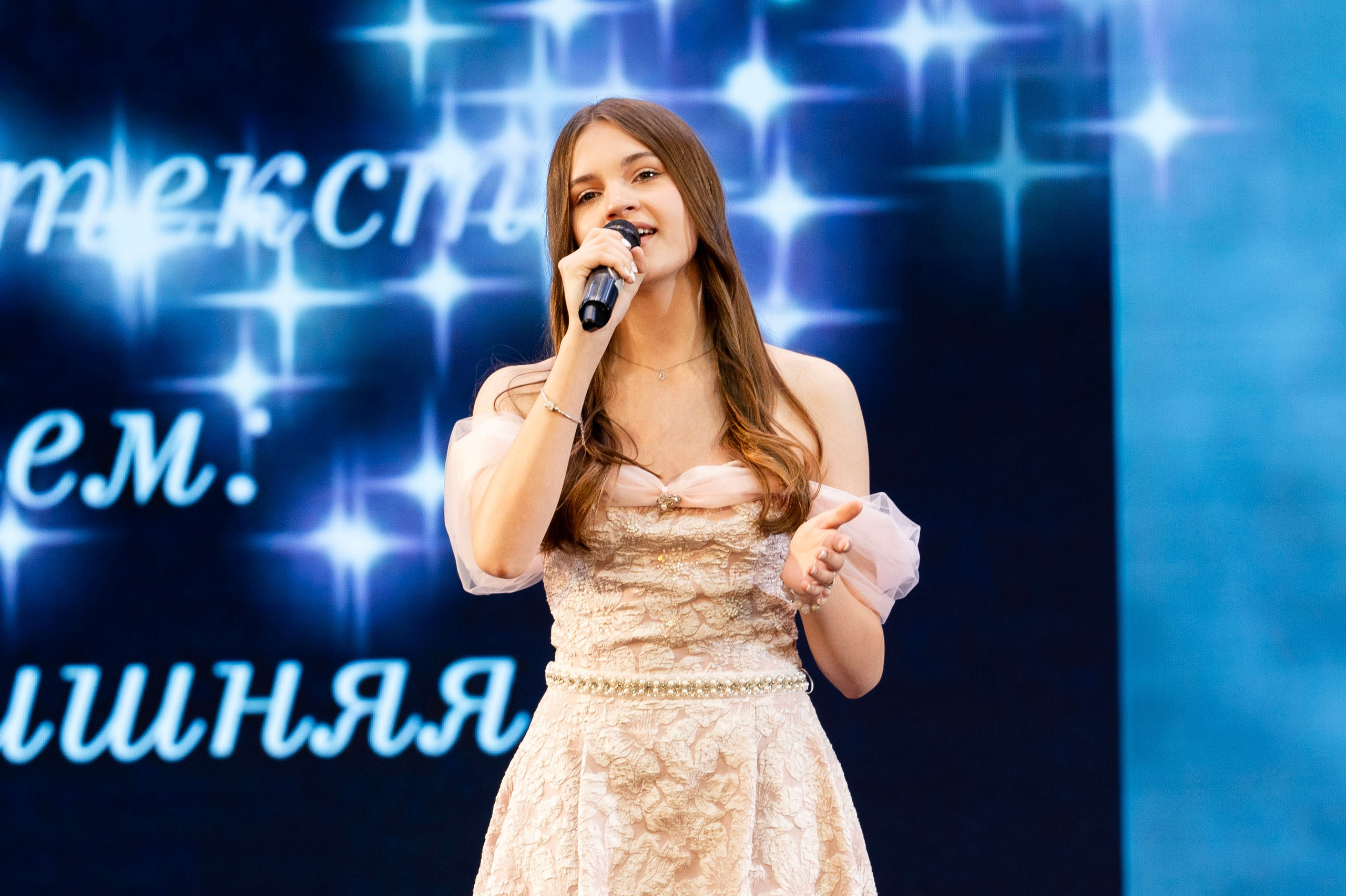 Выдача аттестатов 9 классы. Фотограф Юлия Попова