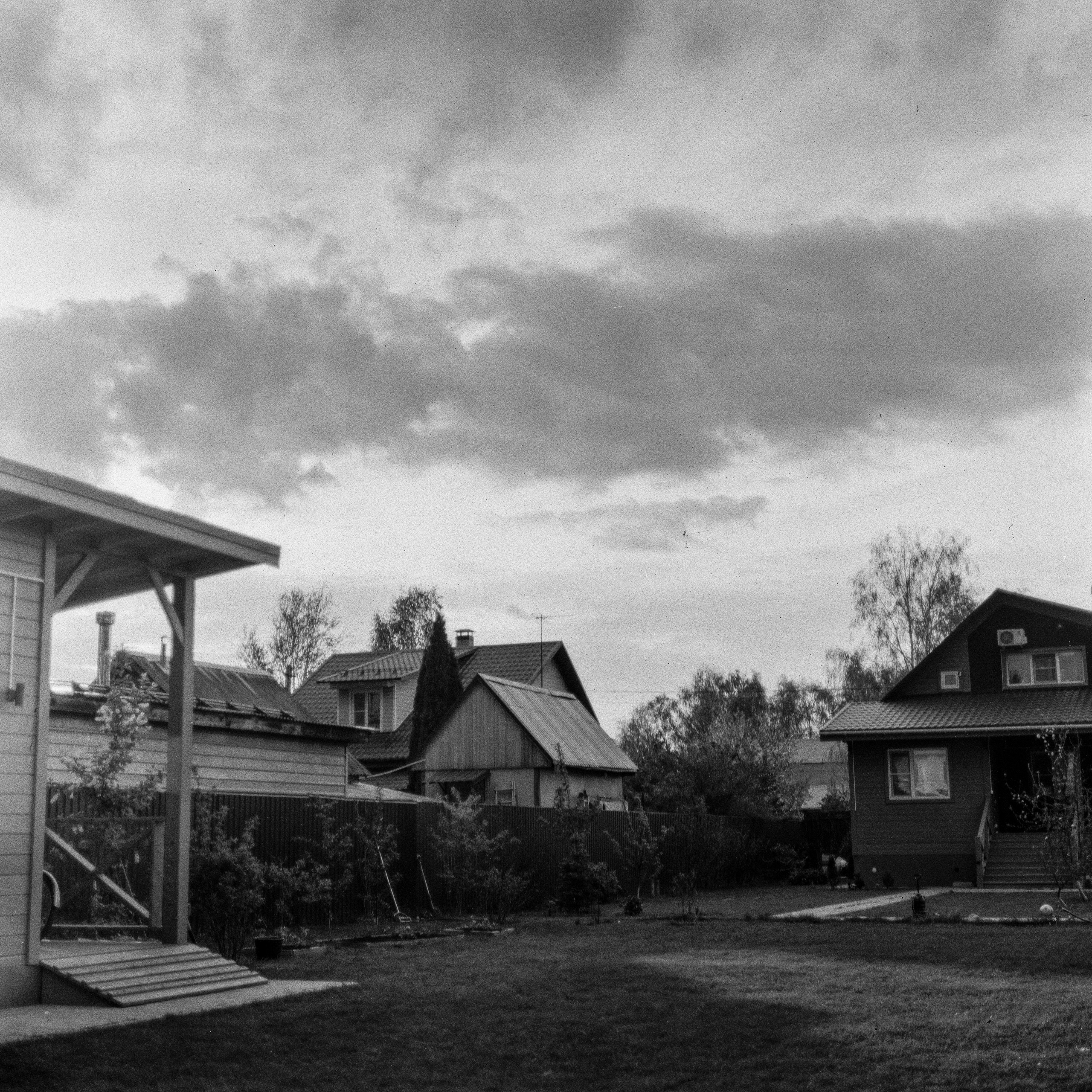 Zanza Bronica S2A — Nikkor-P 75 mm f2.8 | Shanghai P3 100 | Давыдовское 17 мая 2025 года