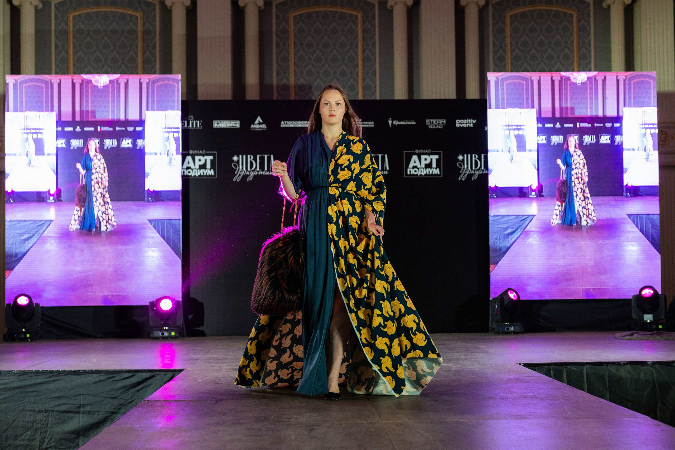 Арт-подиум «Цвета Удмуртии». Показ мод [25/10/24]. Фотограф Виноградов Константин