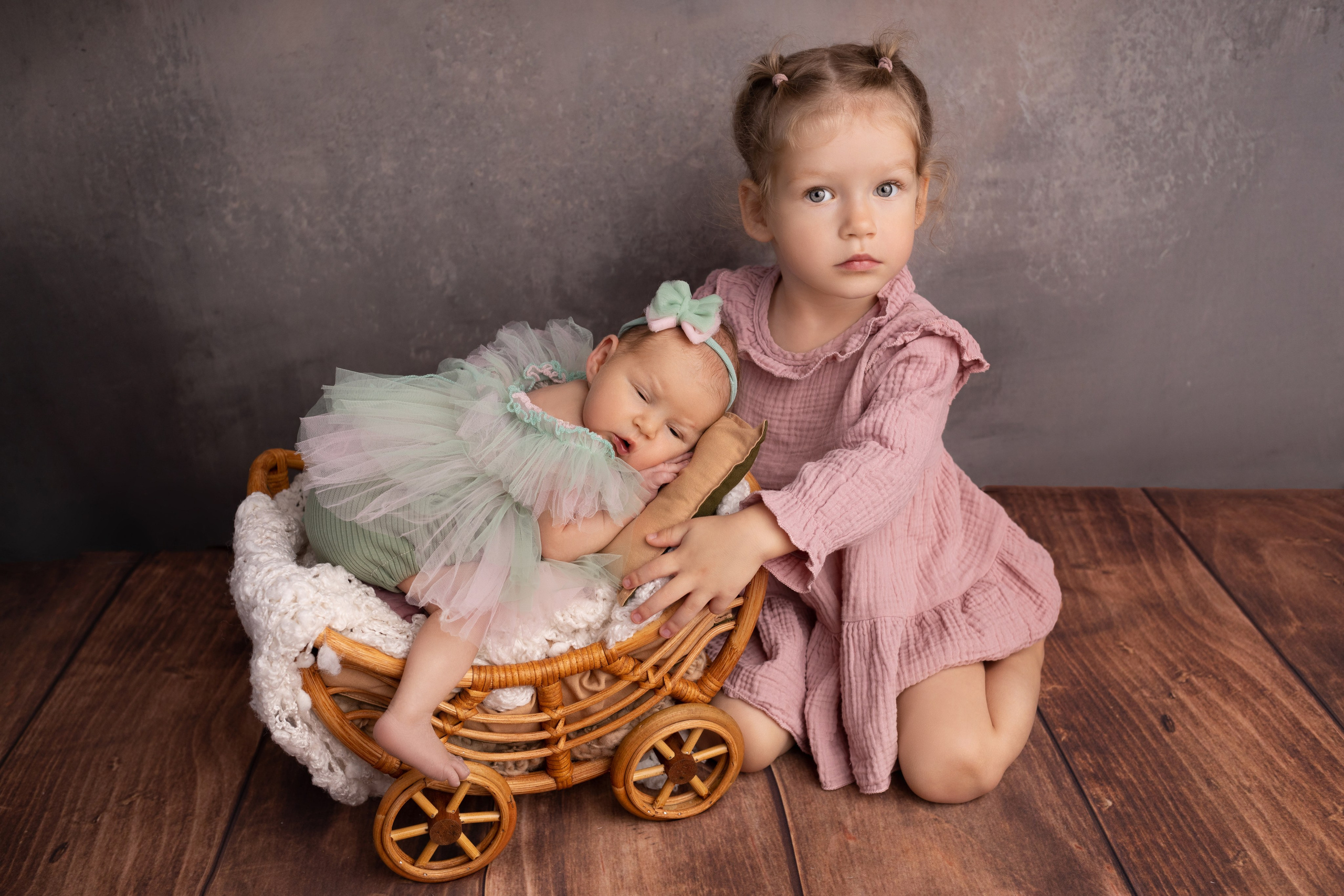 Классическая фотосессия малыша. Фотограф новорожденных малышей в Омске и Омской области Эльвира Камаева