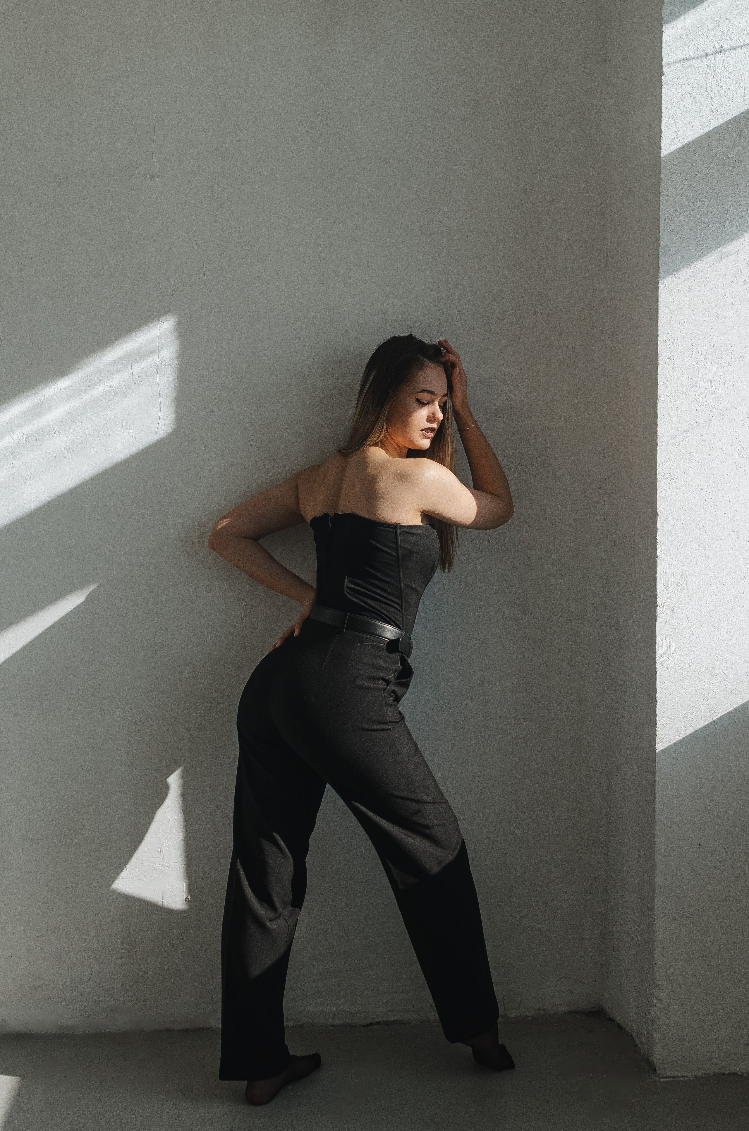 Женская фотосессия в стиле минимализм. Денисова Аля — фотограф для парных съемок и индивидуальных историй в Барнауле