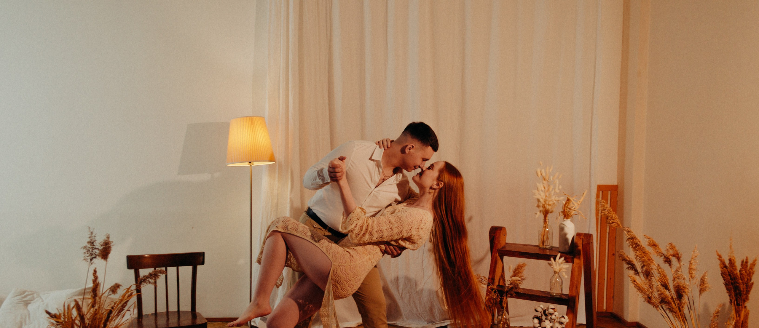 Love Story в фотостудии в стиле бохо. Денисова Аля — фотограф для парных съемок и индивидуальных историй в Барнауле