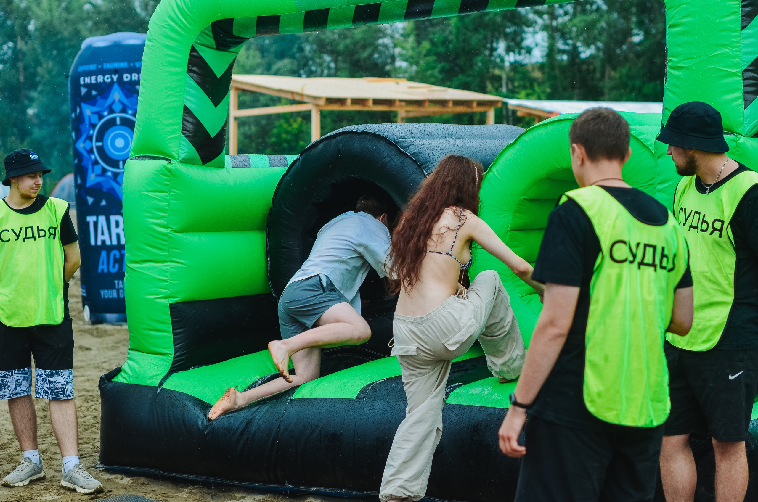 Фестиваль «Грань» 2025. Спортивная площадка. Денисова Аля — фотограф для парных съемок и индивидуальных историй в Барнауле