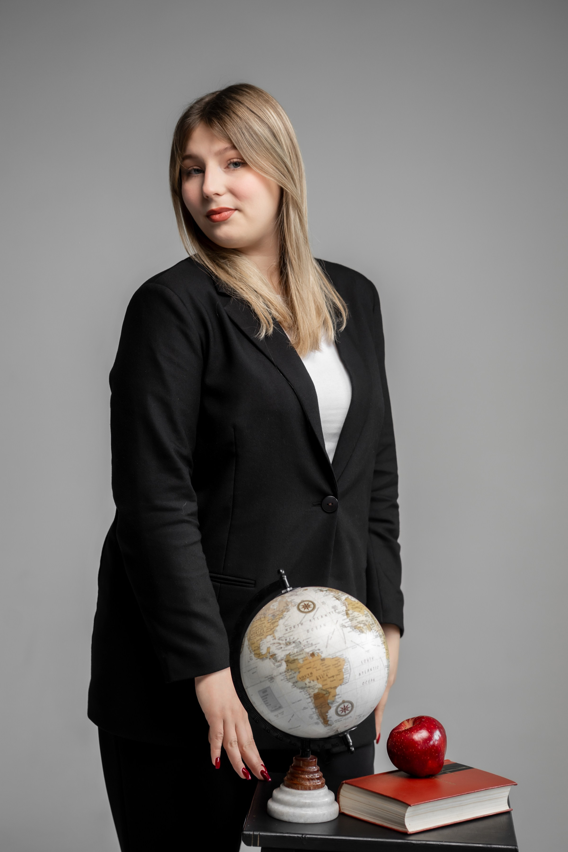 Портреты в студии на белом фоне. Ольга Плаксина фотограф в Саратове