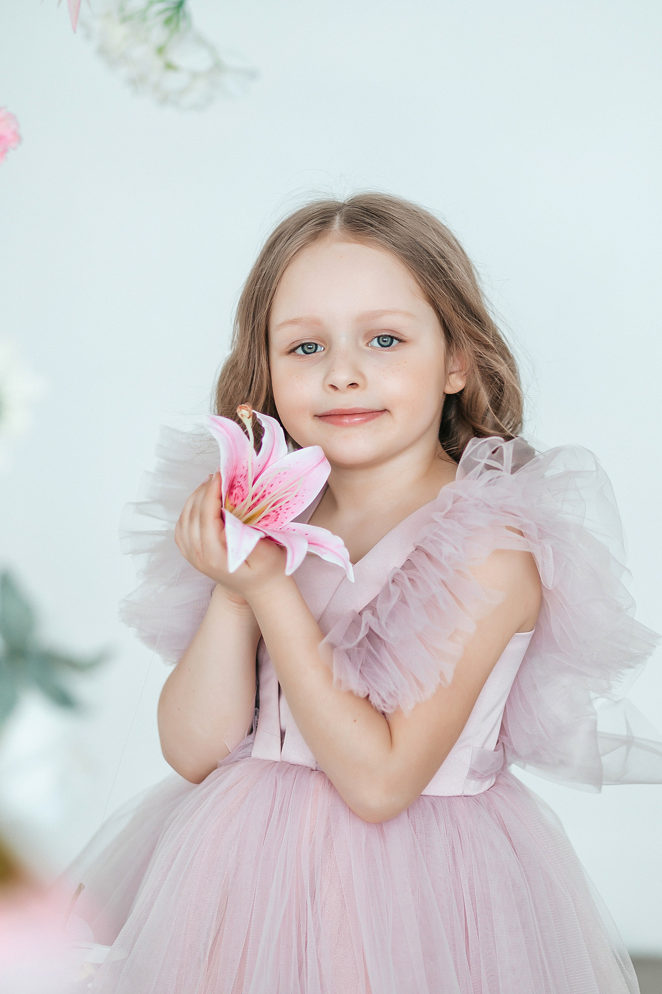 Цветочные весенние кадры. Детский и семейный фотограф в Красноярске Юлия Бирюкова