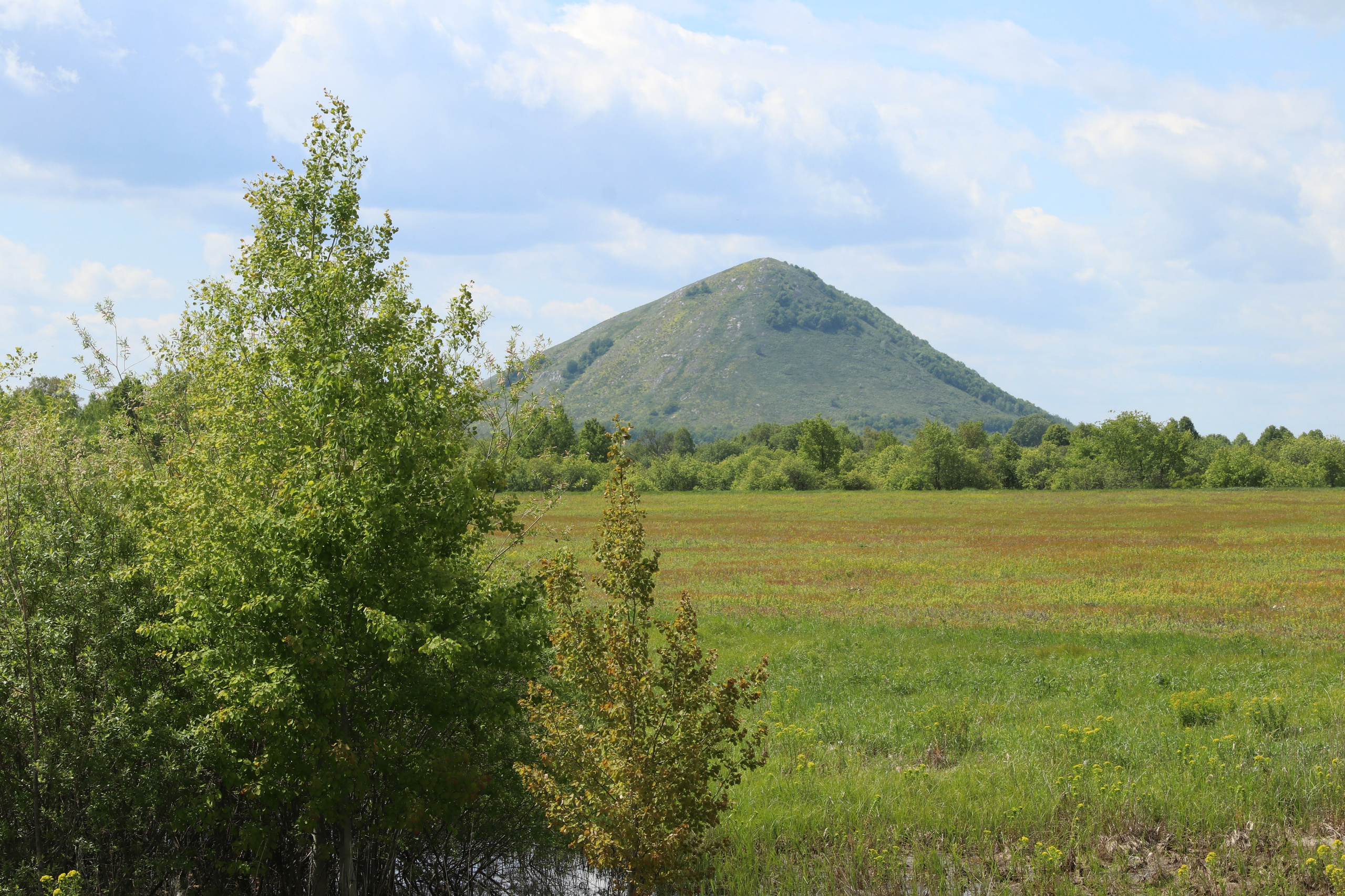 Вдалеке шихан Юрактау