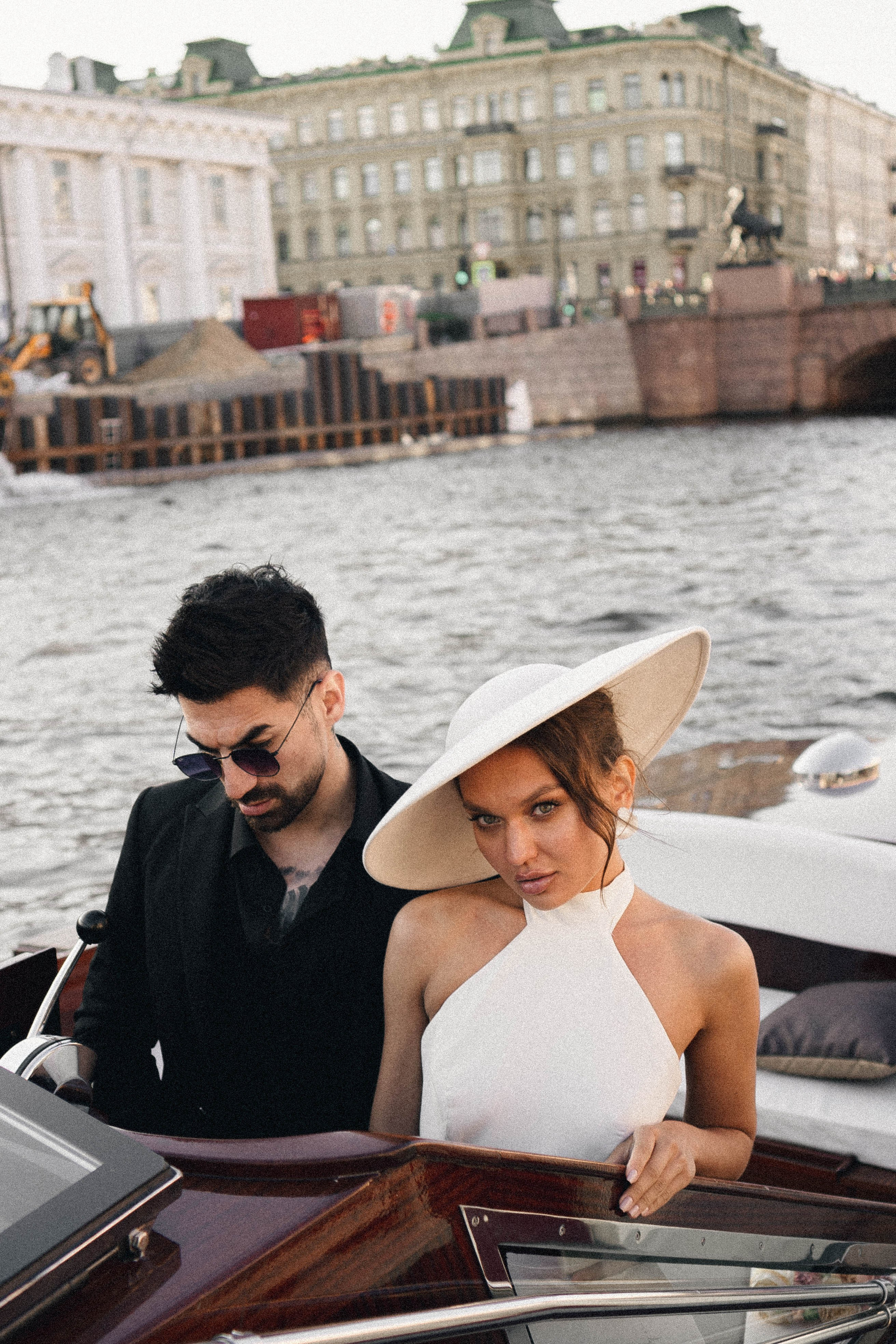 СВАДЕНБНАЯ СЬЕМКА НА КАТЕРЕ ПО КАНАЛАМ САНКТ-ПЕТЕРБУРГА И В АКВАТОРИИ НЕВЫ. Профессиональный фотограф, Санкт-Петербург — Виктория Богомолова