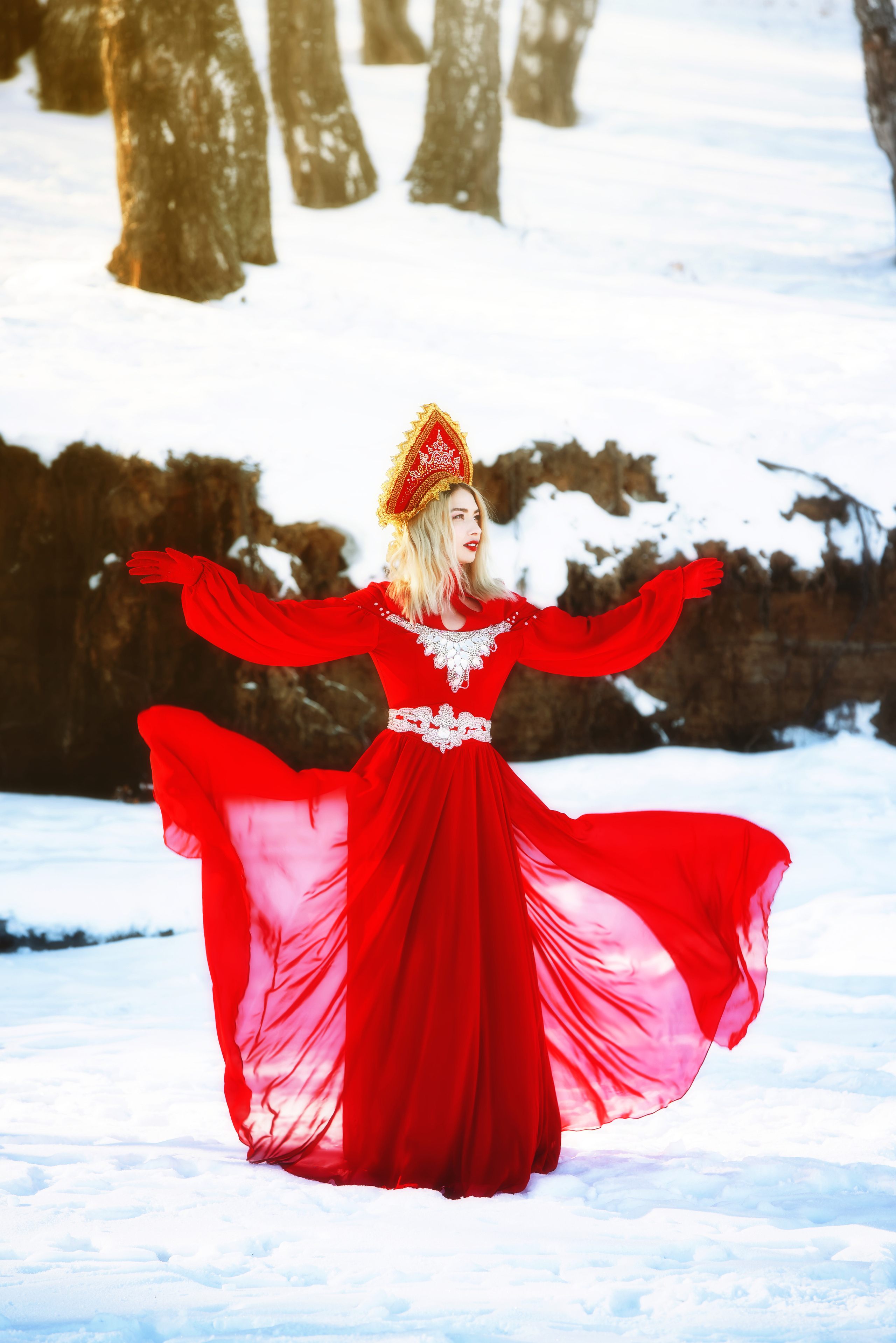Девушка в красном платье и кокошнике зимой Фотограф в Иркутске #фотографольгали #фотографиркутск #фотографангарск #свадьбаиркутск #свадьбаангарск #фотографнасвадьбу #ангарск #иркутск #детскийфотографиркутск Фотограф на свадьбу в Иркутске Фотограф на свадьбу Иркутск семейный фотограф Иркутск фотосессия беременности в Иркутске
