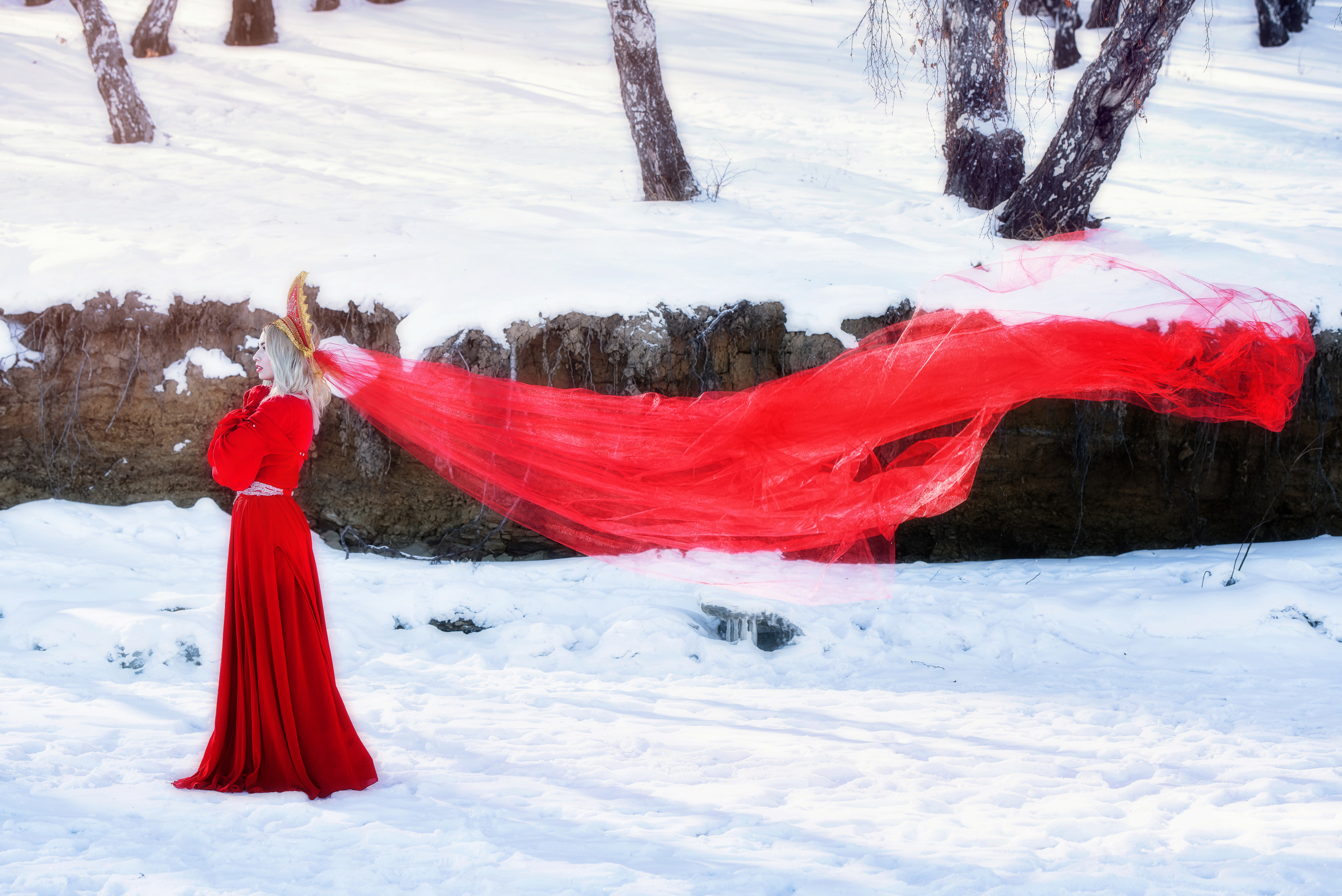 Девушка в красном платье и кокошнике зимой Фотограф в Иркутске #фотографольгали #фотографиркутск #фотографангарск #свадьбаиркутск #свадьбаангарск #фотографнасвадьбу #ангарск #иркутск #детскийфотографиркутск Фотограф на свадьбу в Иркутске Фотограф на свадьбу Иркутск семейный фотограф Иркутск фотосессия беременности в Иркутске