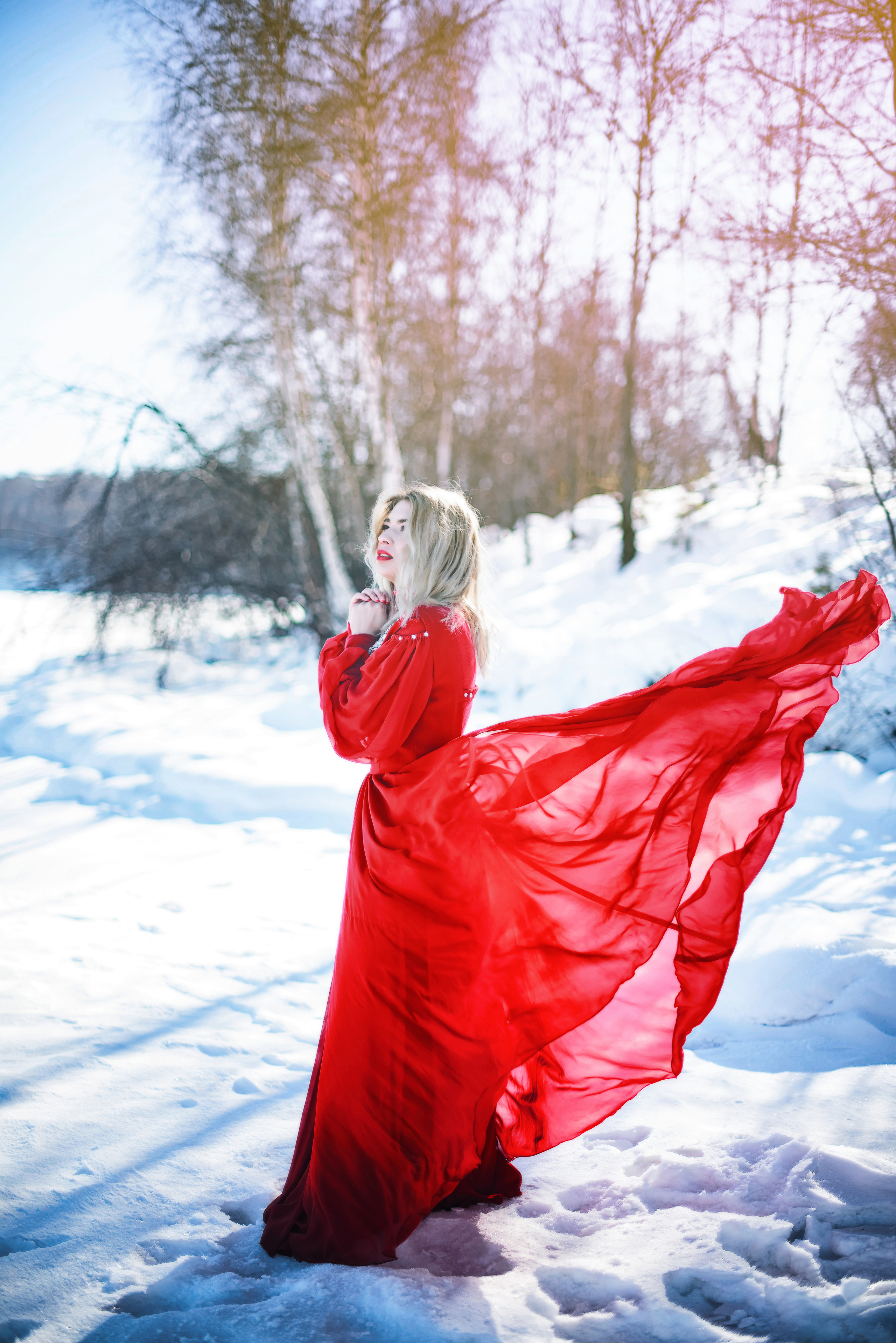 Девушка в красном платье и кокошнике зимой Фотограф в Иркутске #фотографольгали #фотографиркутск #фотографангарск #свадьбаиркутск #свадьбаангарск #фотографнасвадьбу #ангарск #иркутск #детскийфотографиркутск Фотограф на свадьбу в Иркутске Фотограф на свадьбу Иркутск семейный фотограф Иркутск фотосессия беременности в Иркутске