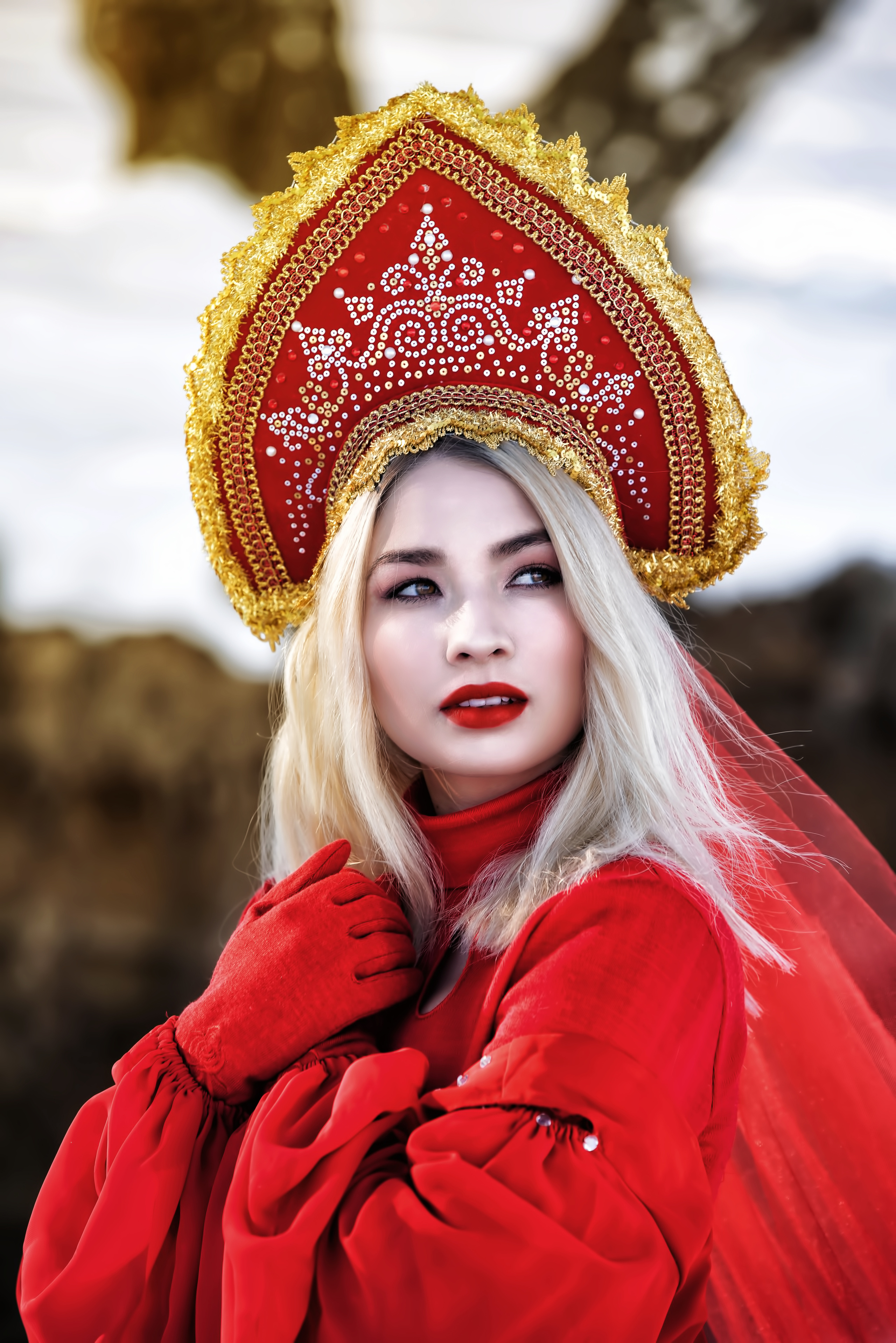 Девушка в красном платье и кокошнике зимой Фотограф в Иркутске #фотографольгали #фотографиркутск #фотографангарск #свадьбаиркутск #свадьбаангарск #фотографнасвадьбу #ангарск #иркутск #детскийфотографиркутск Фотограф на свадьбу в Иркутске Фотограф на свадьбу Иркутск семейный фотограф Иркутск фотосессия беременности в Иркутске