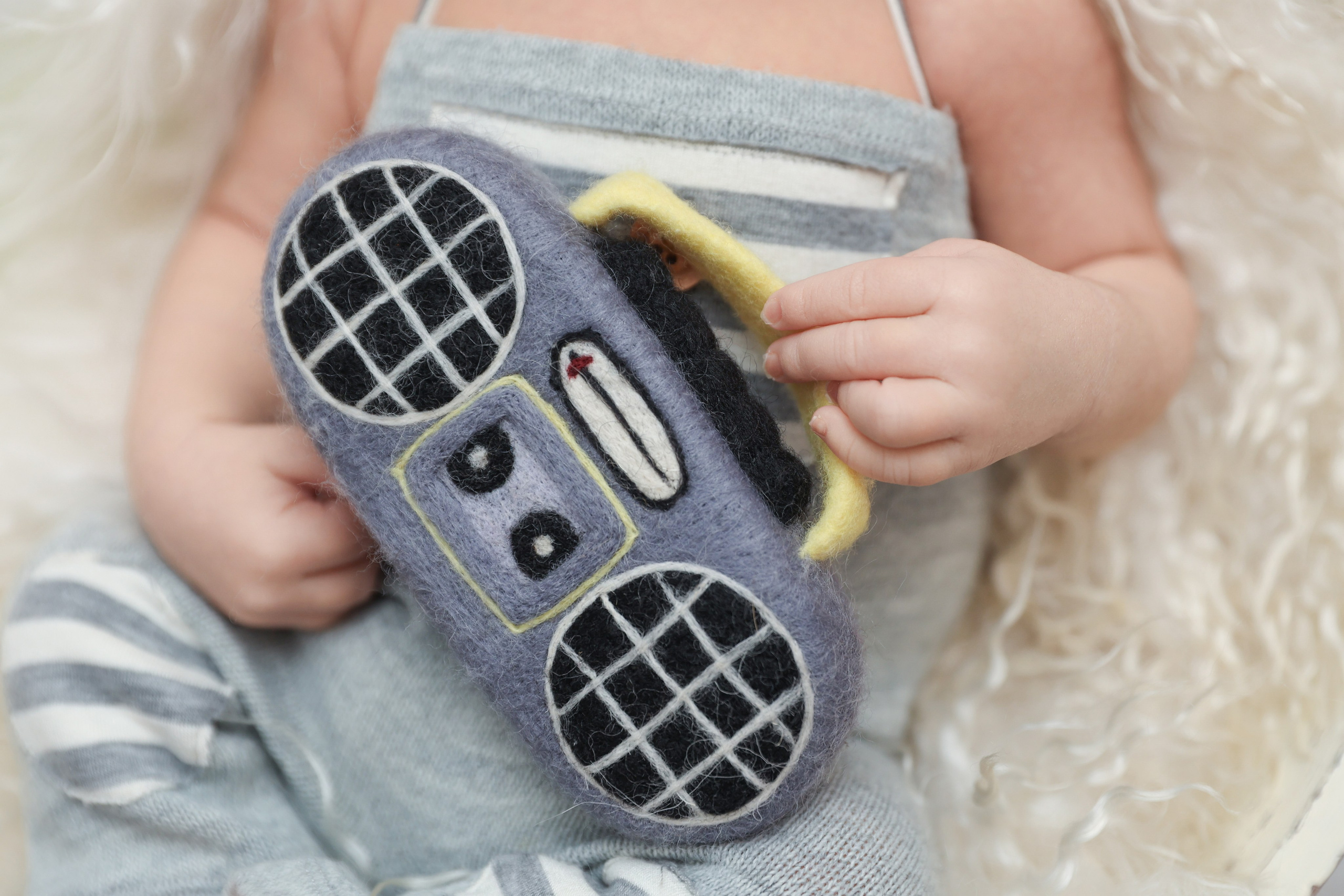 Илья. Здравствуйте, меня зовут Яна Страшкевич. Я фотограф новорождённых из Санкт-Петербурга