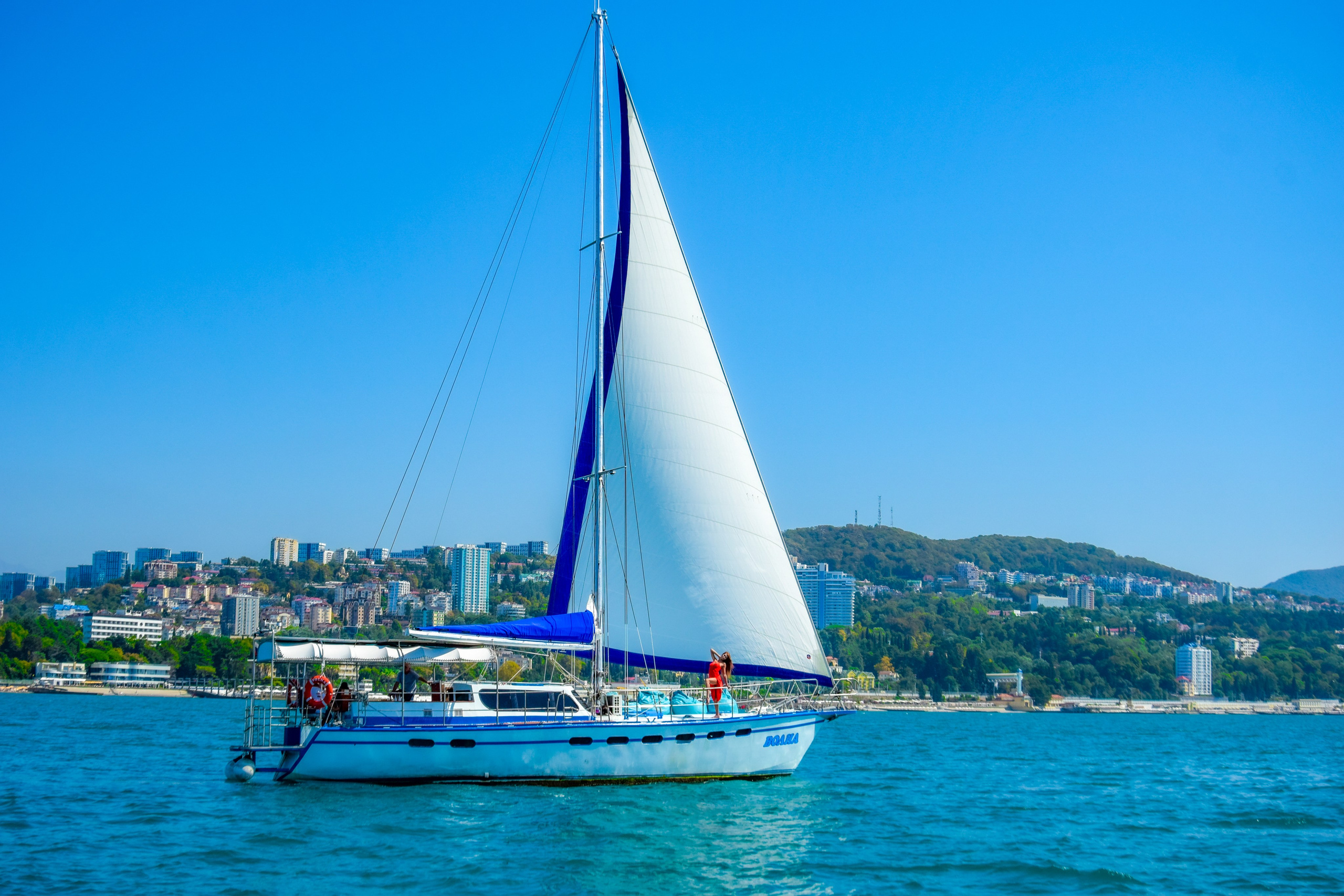 Парусная яхта ВОЛНА Аренда Яхты в Сочи Яхтанаморе YACHTANAMORE