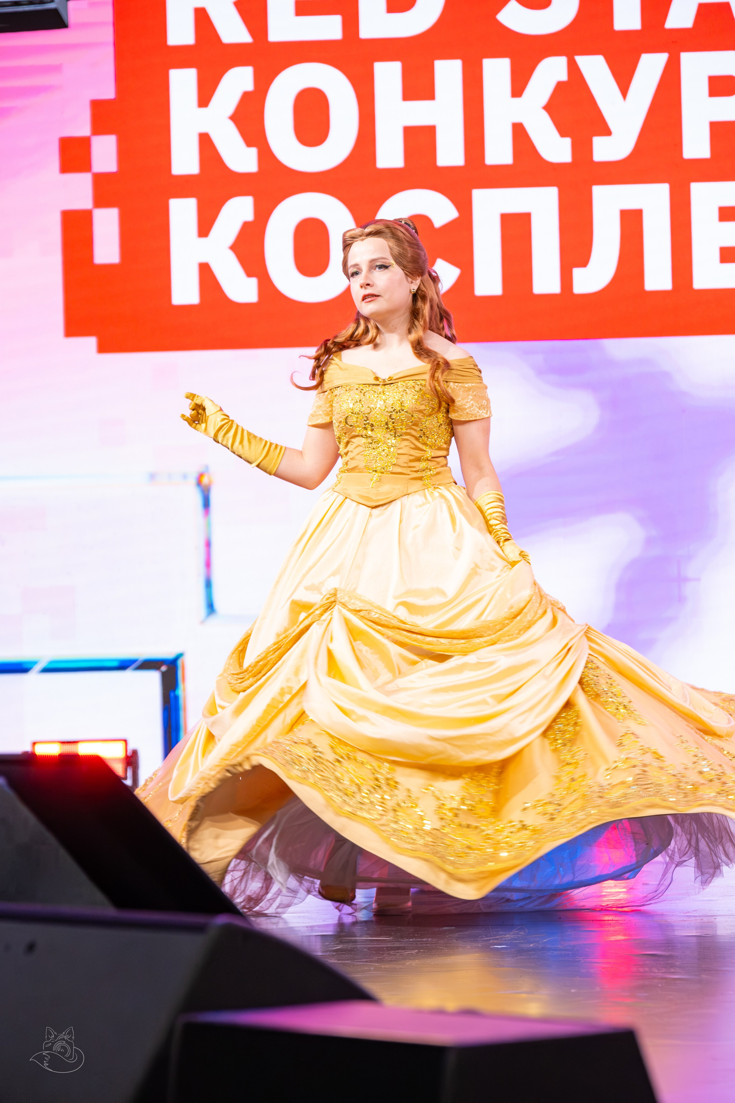 Сцена РЭД ЭКСПО 2024. Косплей фотограф