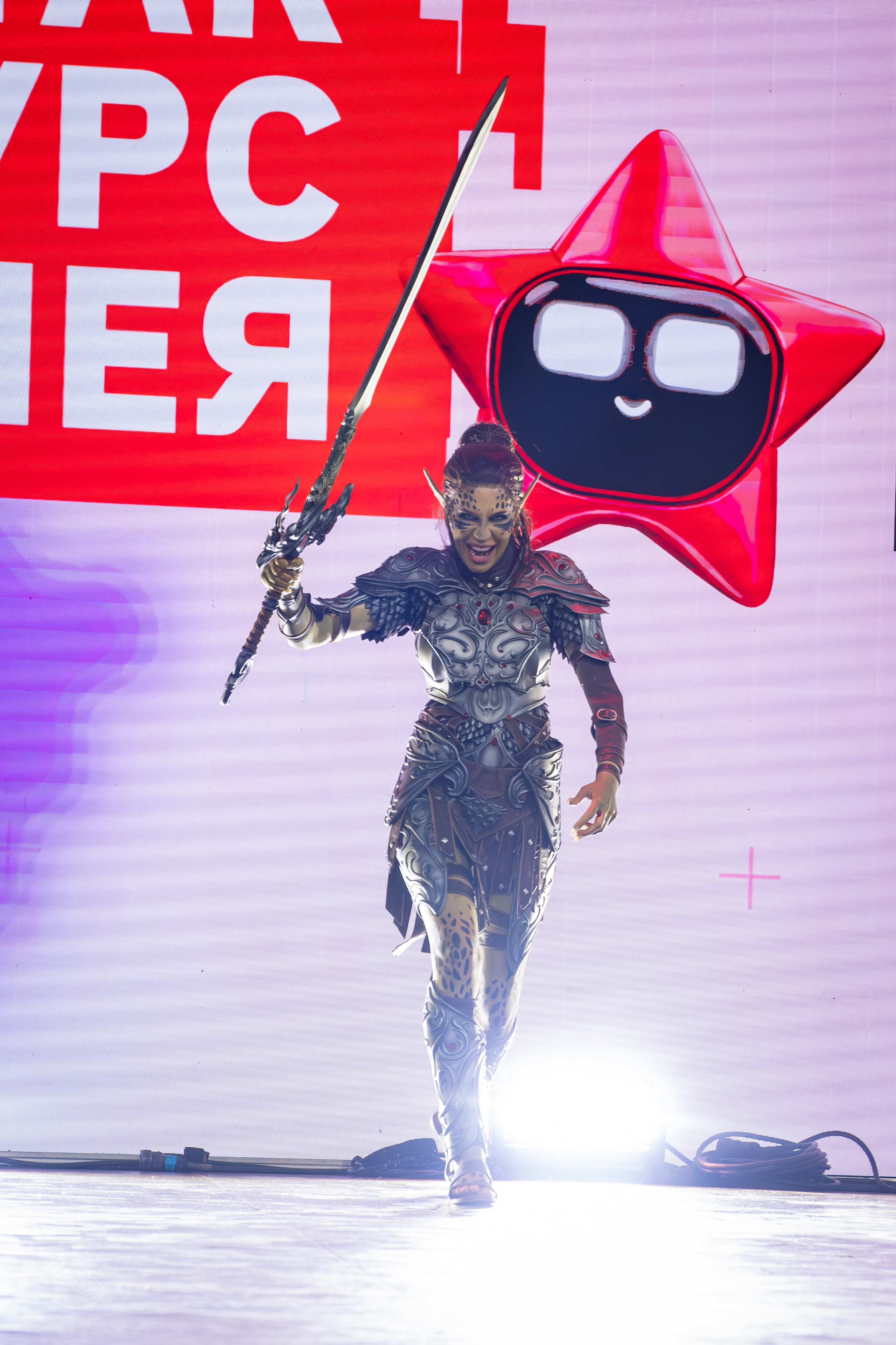 Сцена РЭД ЭКСПО 2024. Косплей фотограф