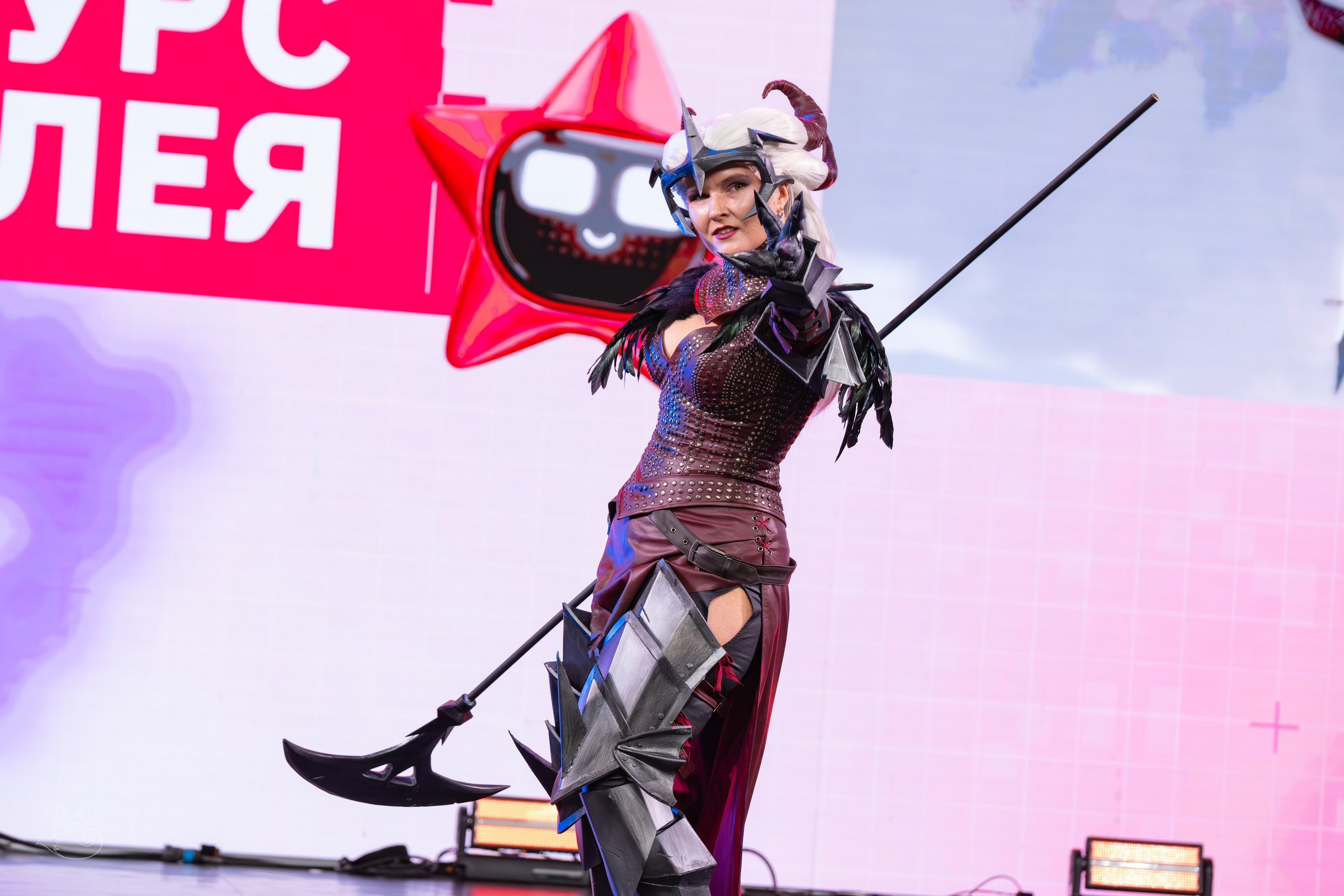 Сцена РЭД ЭКСПО 2024. Косплей фотограф