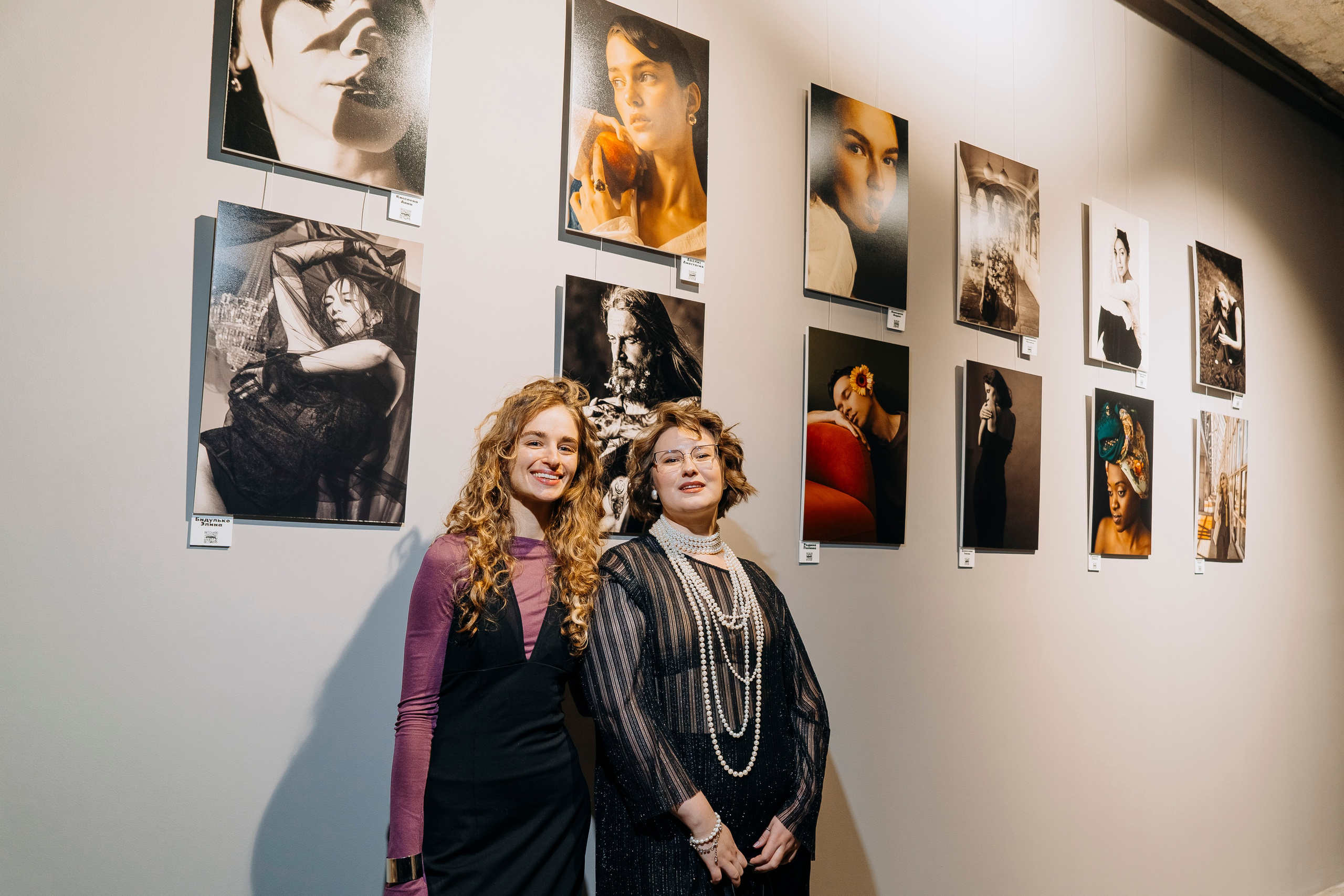 Вернисаж фотовыставки MFamilia «Гармония различий». Организация фотовыставок в Петербурге и Москве, MFamilia (МФамилия)