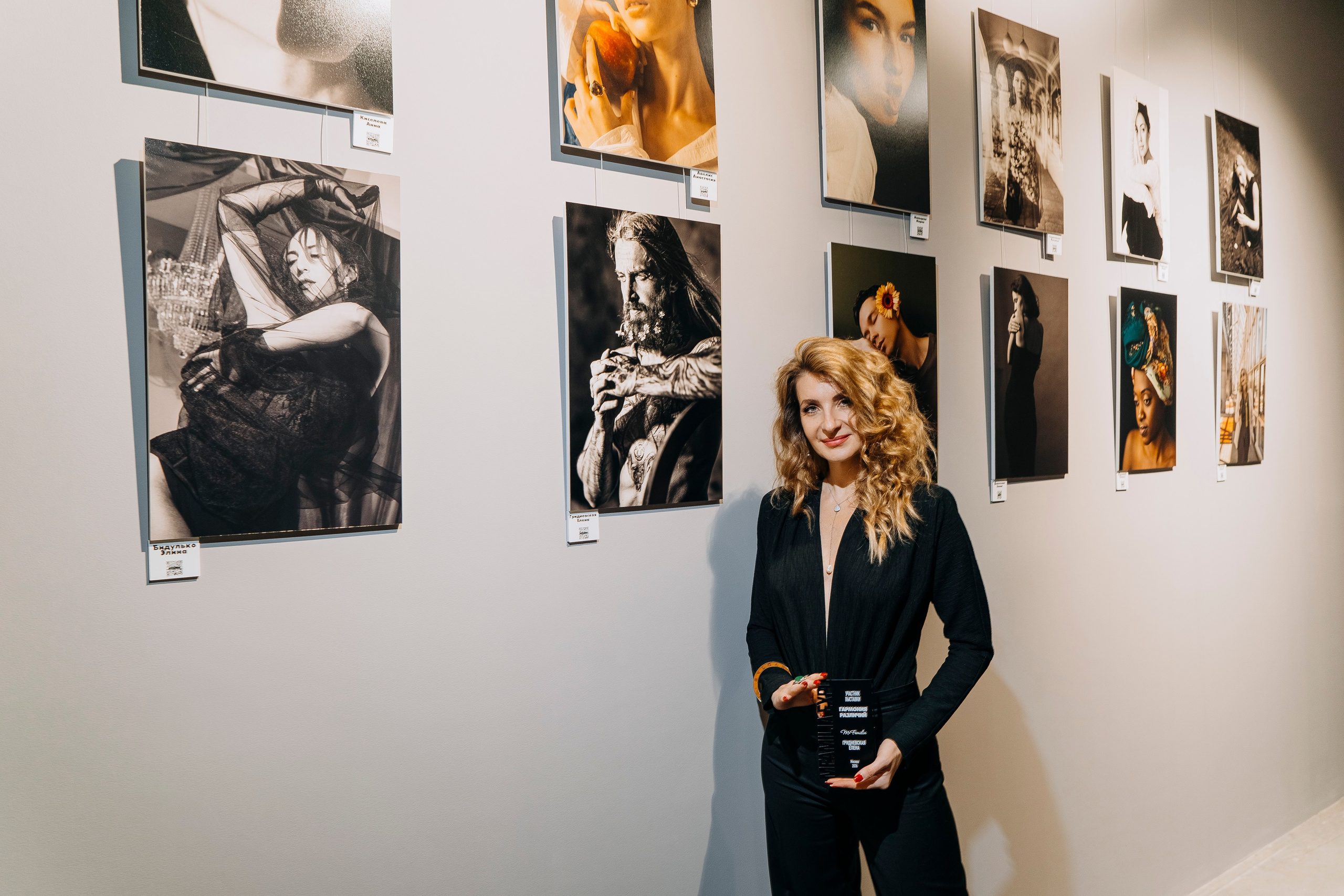 Вернисаж фотовыставки MFamilia «Гармония различий». Организация фотовыставок в Петербурге и Москве, MFamilia (МФамилия)