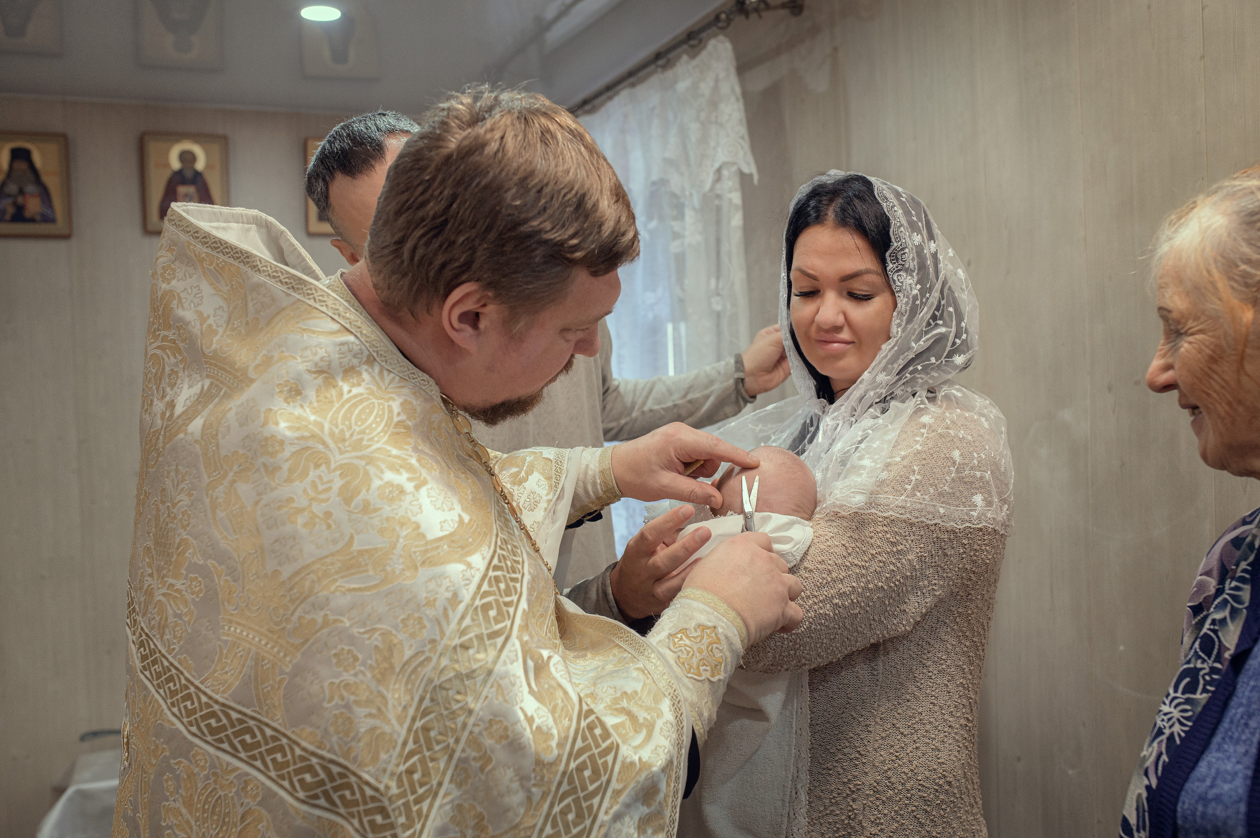 Крещение Аглайи в Покровском кафедральном соборе. Фотографы крещения/венчания  Красноярск Татьяна и Вячеслав Переваловы