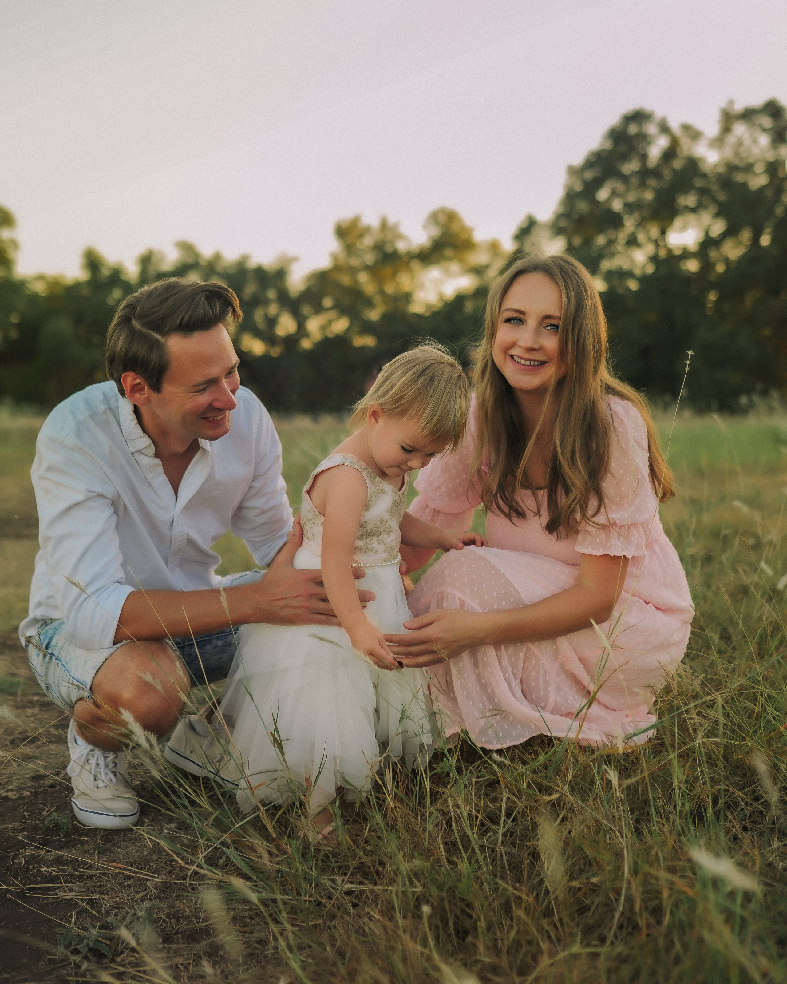 Family snuggles & smiles — cozy family photos