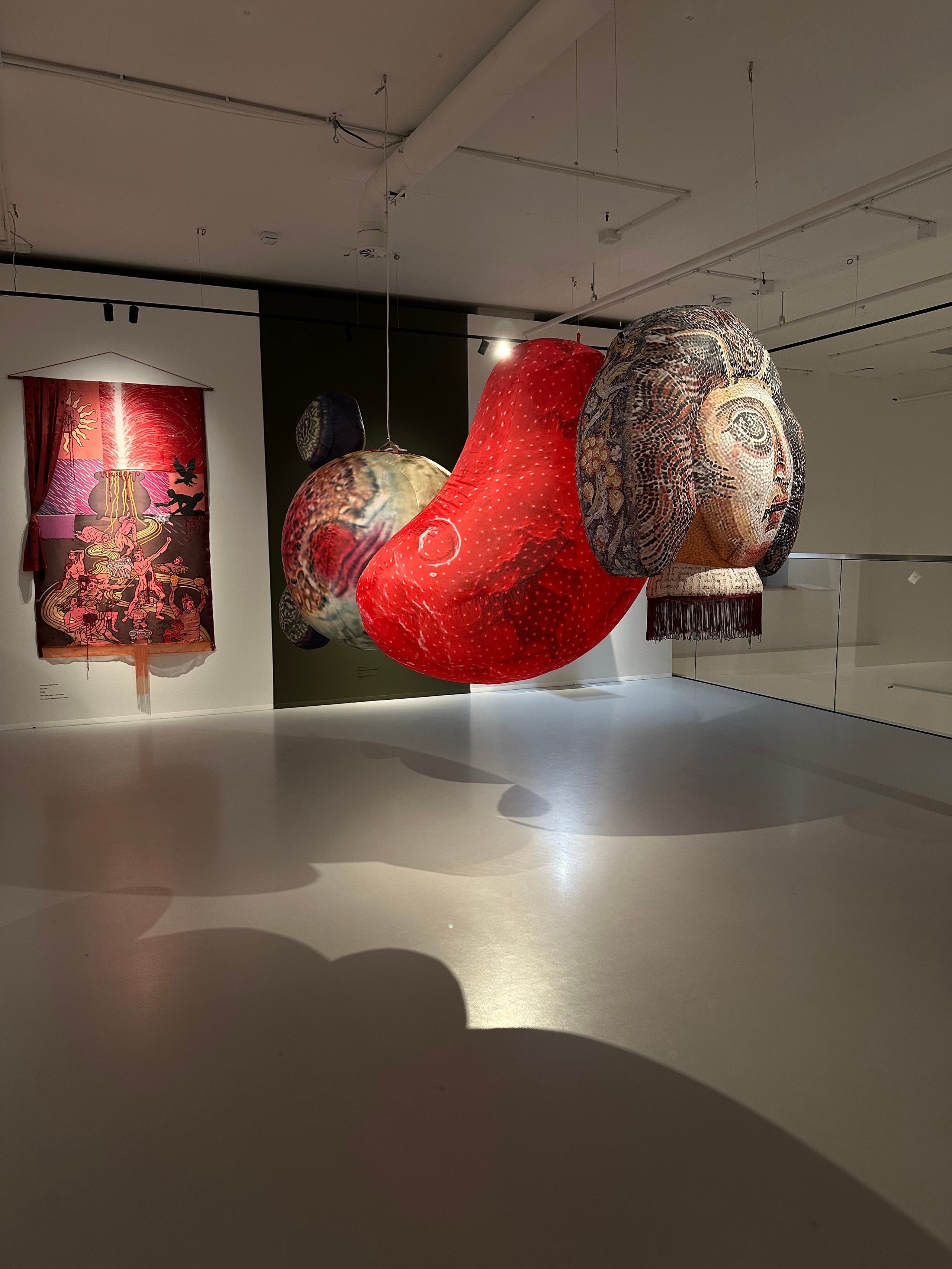 Выставка Чересчур. Фотосессии и репортаж — Фотограф в Москве — Рина Серёгина