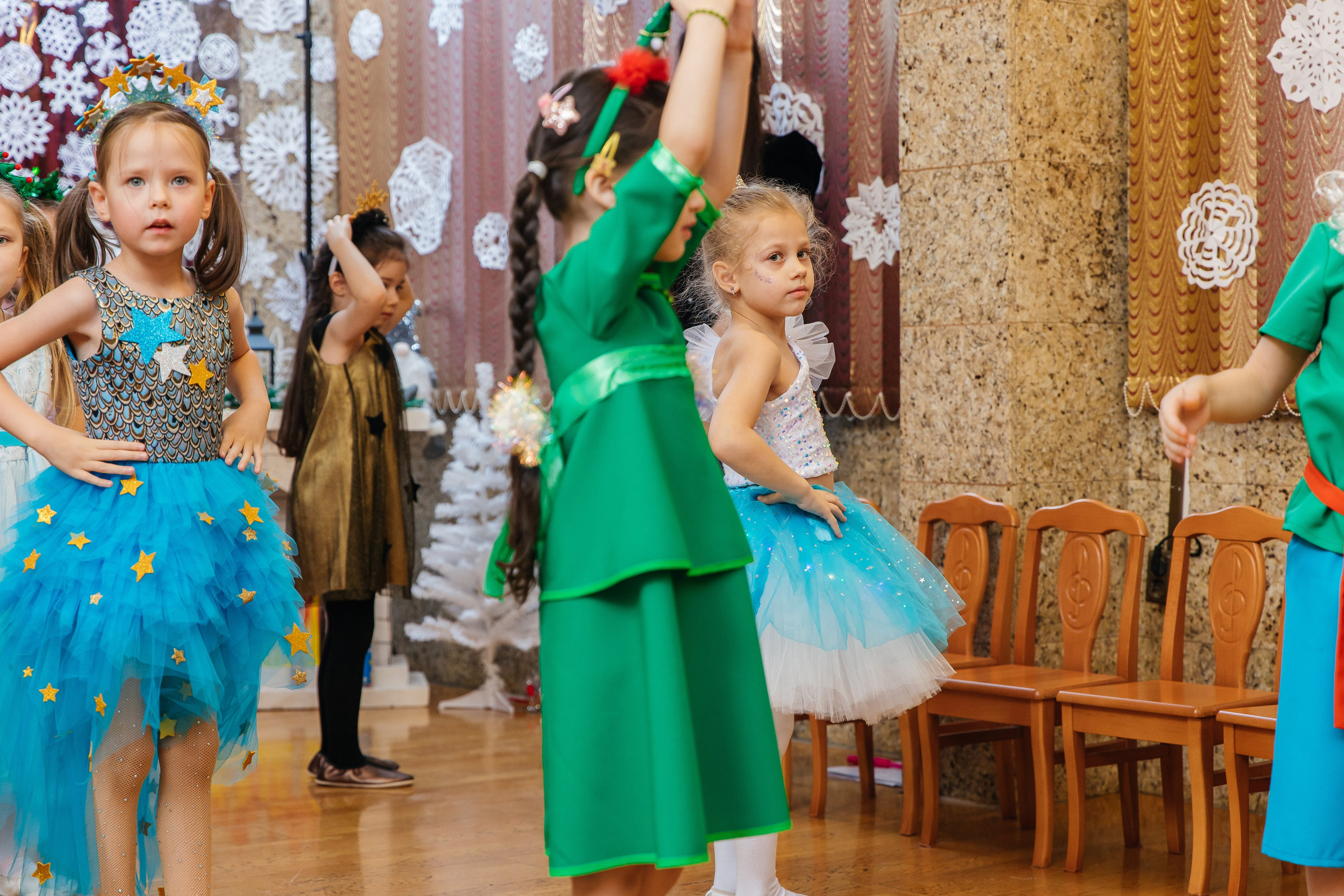Детский сад № 93 — Утренник (27.12.2024). Свадебный и семейный фотограф Крамар Наталья