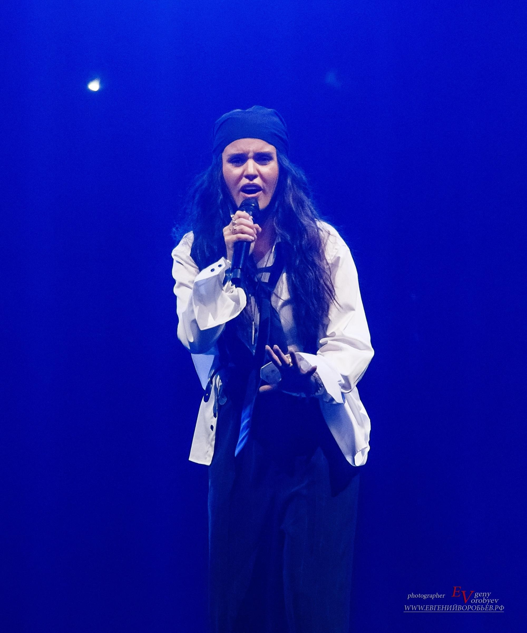 Концерт певицы зиверт в Красноярске фото репортаж артистка шоу фоторепортаж репортажный фотограф фотосъёмка заказать цена стоимость пример