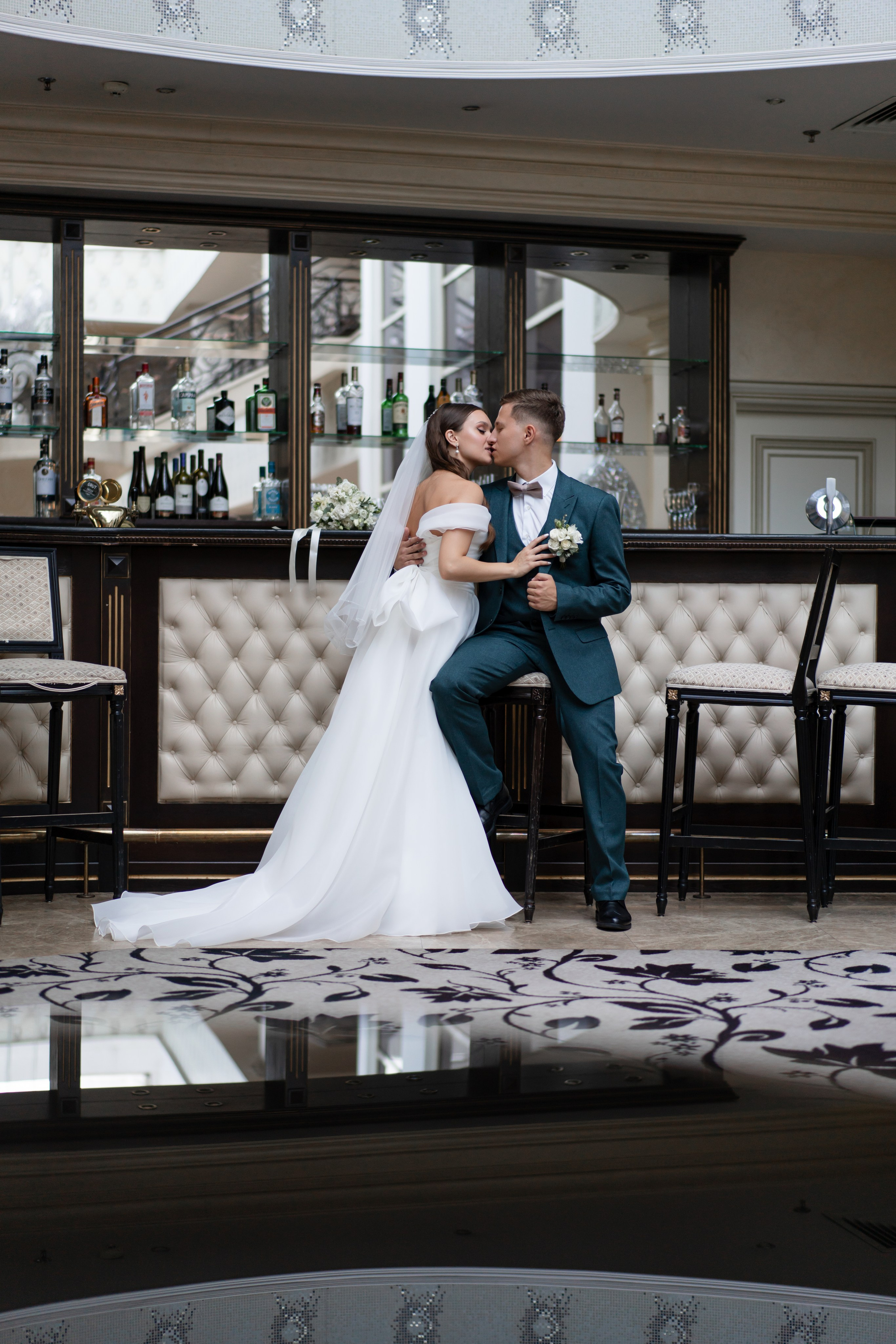 Свадебная фотосессия в Москве. Фотосъёмка в усадьбе Царицыно. Свадебный фотограф Вера Климова