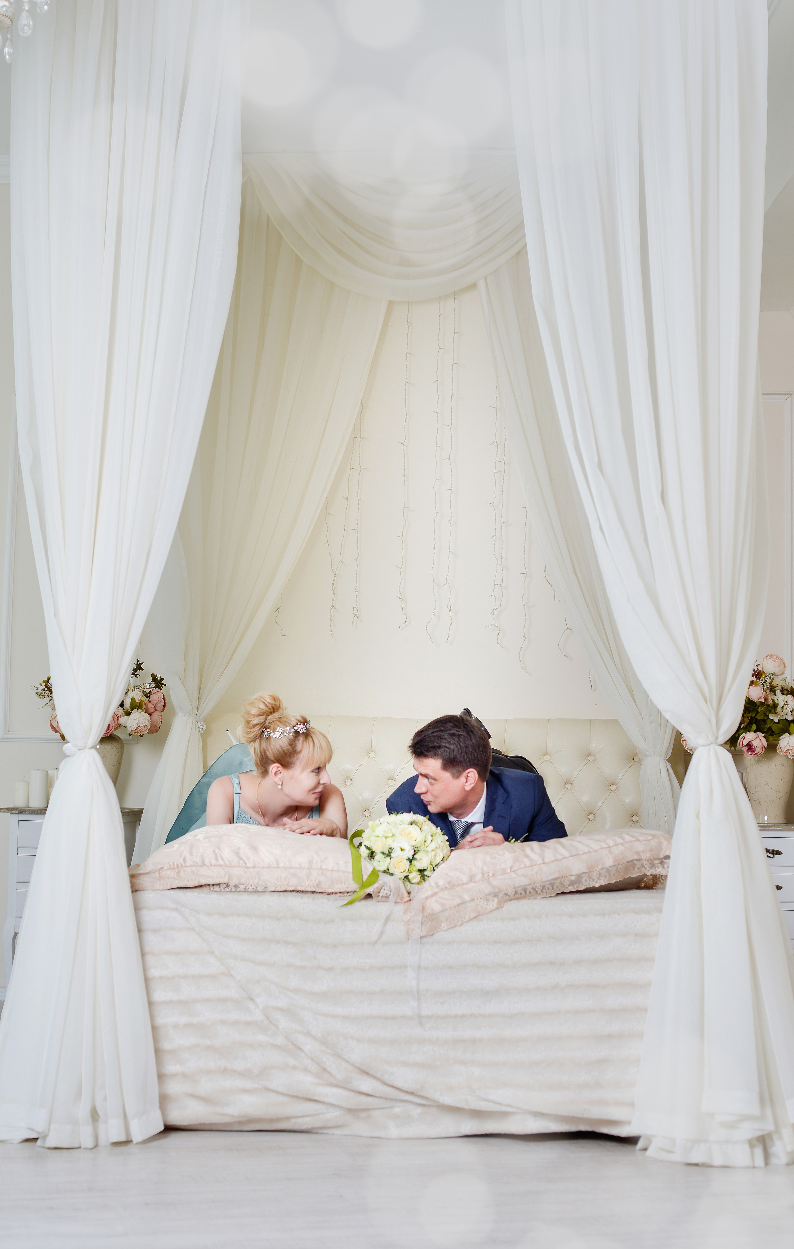 свадебная фотосессия в фотостудии, Самарский свадебный фотограф, семейная фотосессия, фотосъёмка свадеб