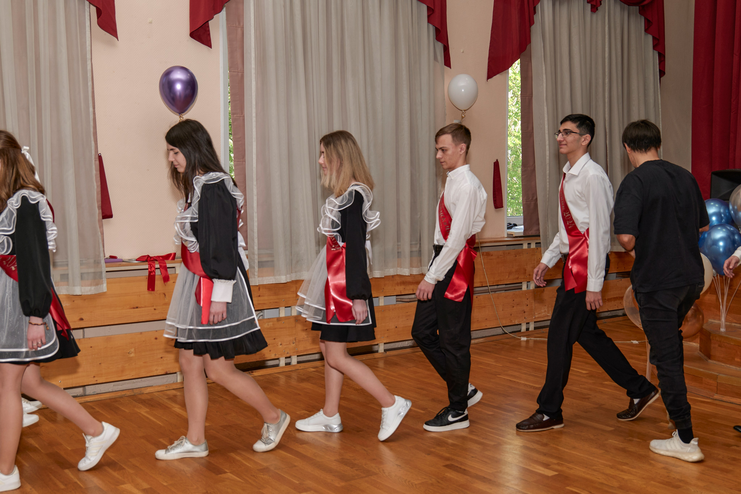 Последний звонок школа 1413. Детский и семейный фотограф г. Москва Оксана Катаджи