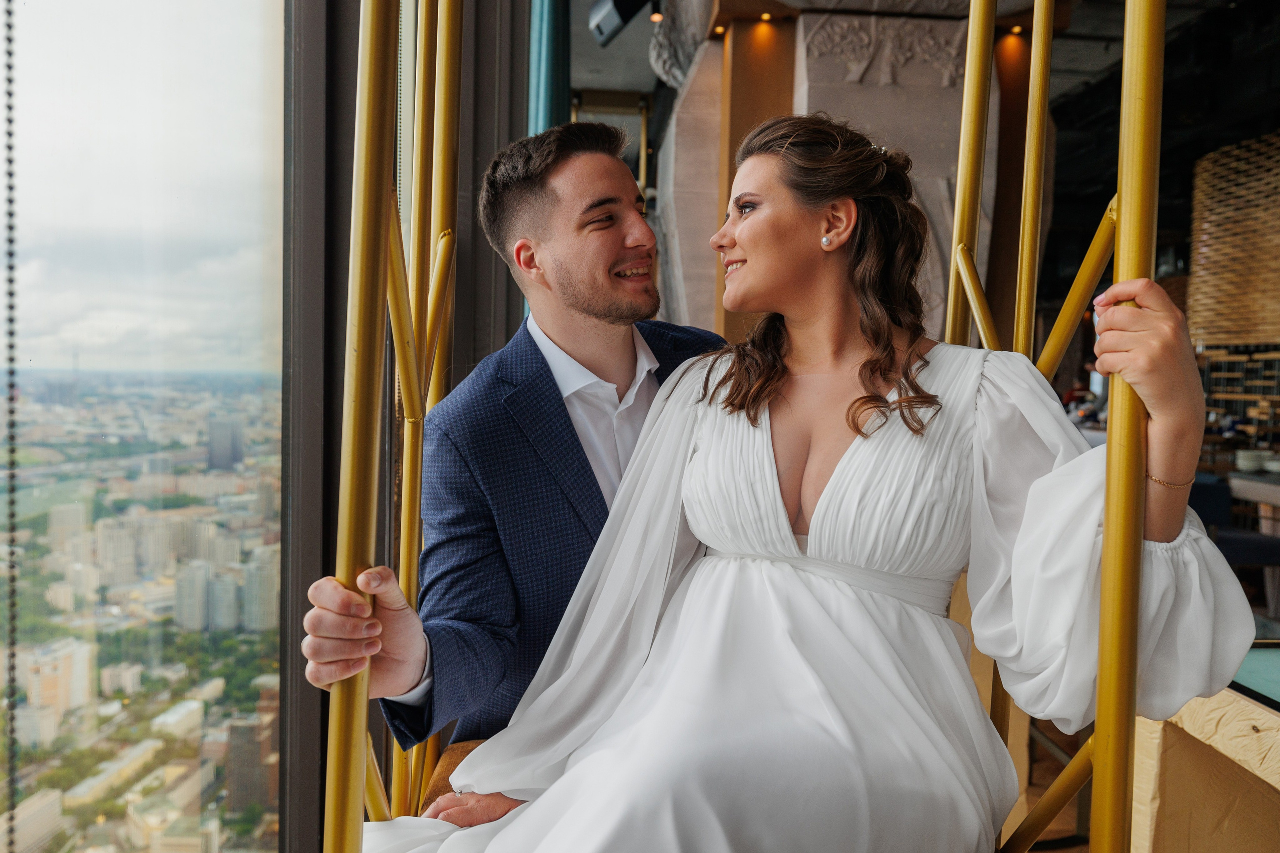 Фотограф на регистрацию в ЗАГС Москва Сити Birds Башня ОКО. Примеры фото, отзывы молодоженов и заявка на регистрацию через официальный сайт.