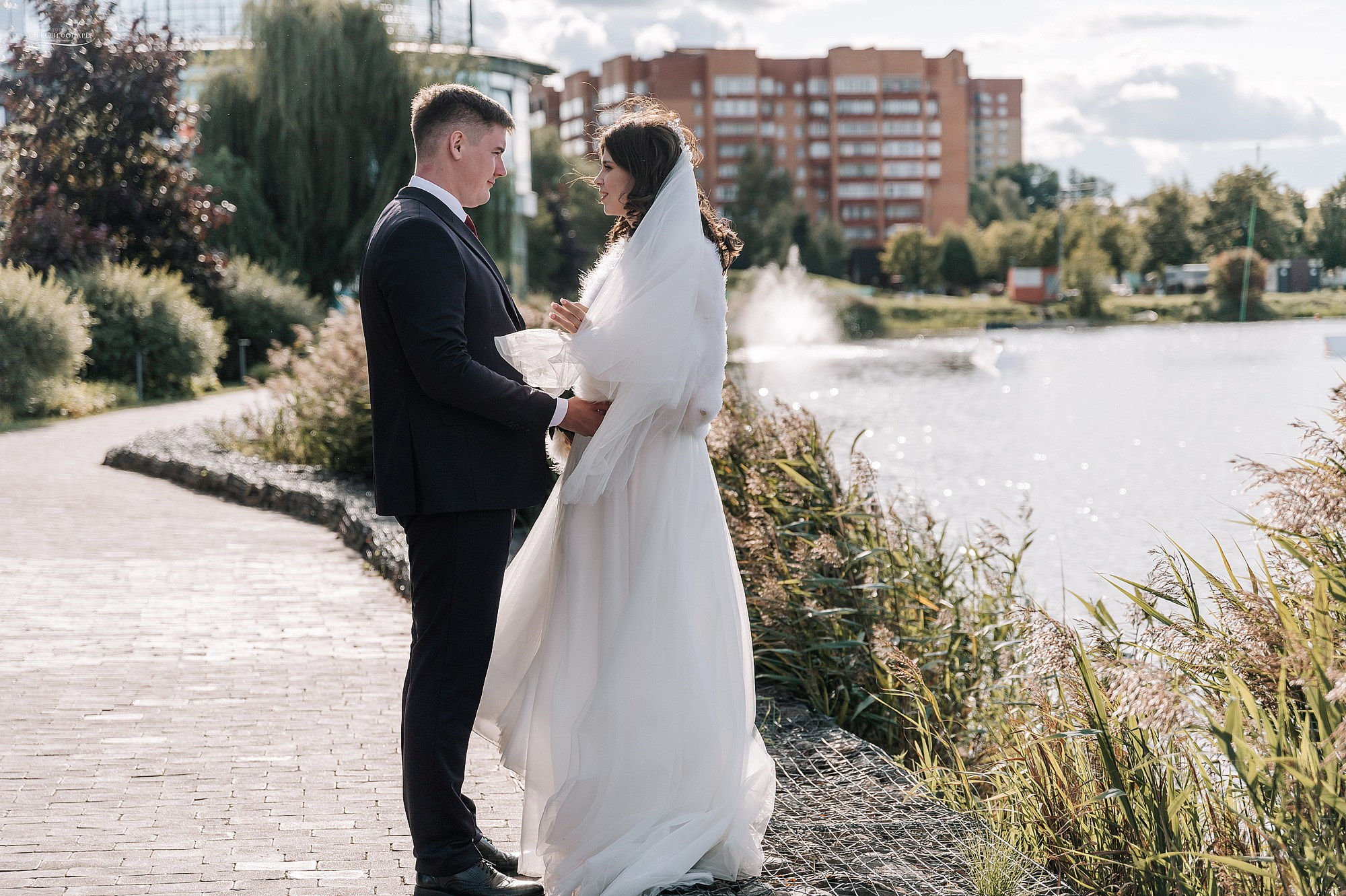Свадебная прогулка Евгения и Анны в Дубне. Свадебный фотограф в Дубне Алексей Фонарёв