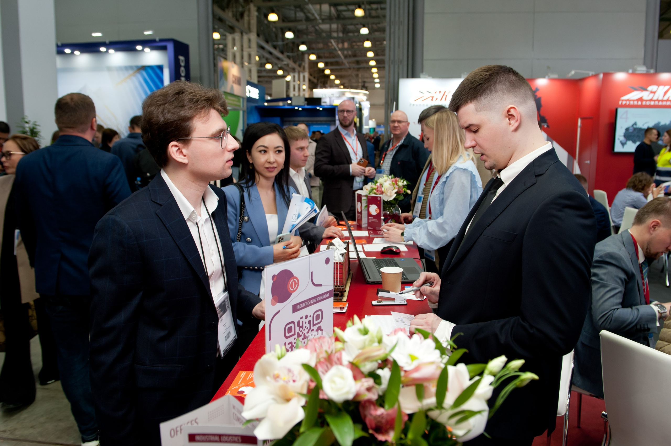 Работа выставочного стенда ПГК. Репортажный фотограф и видеограф Слава Думчев. Тимбилдинги, отчетники, корпоративы