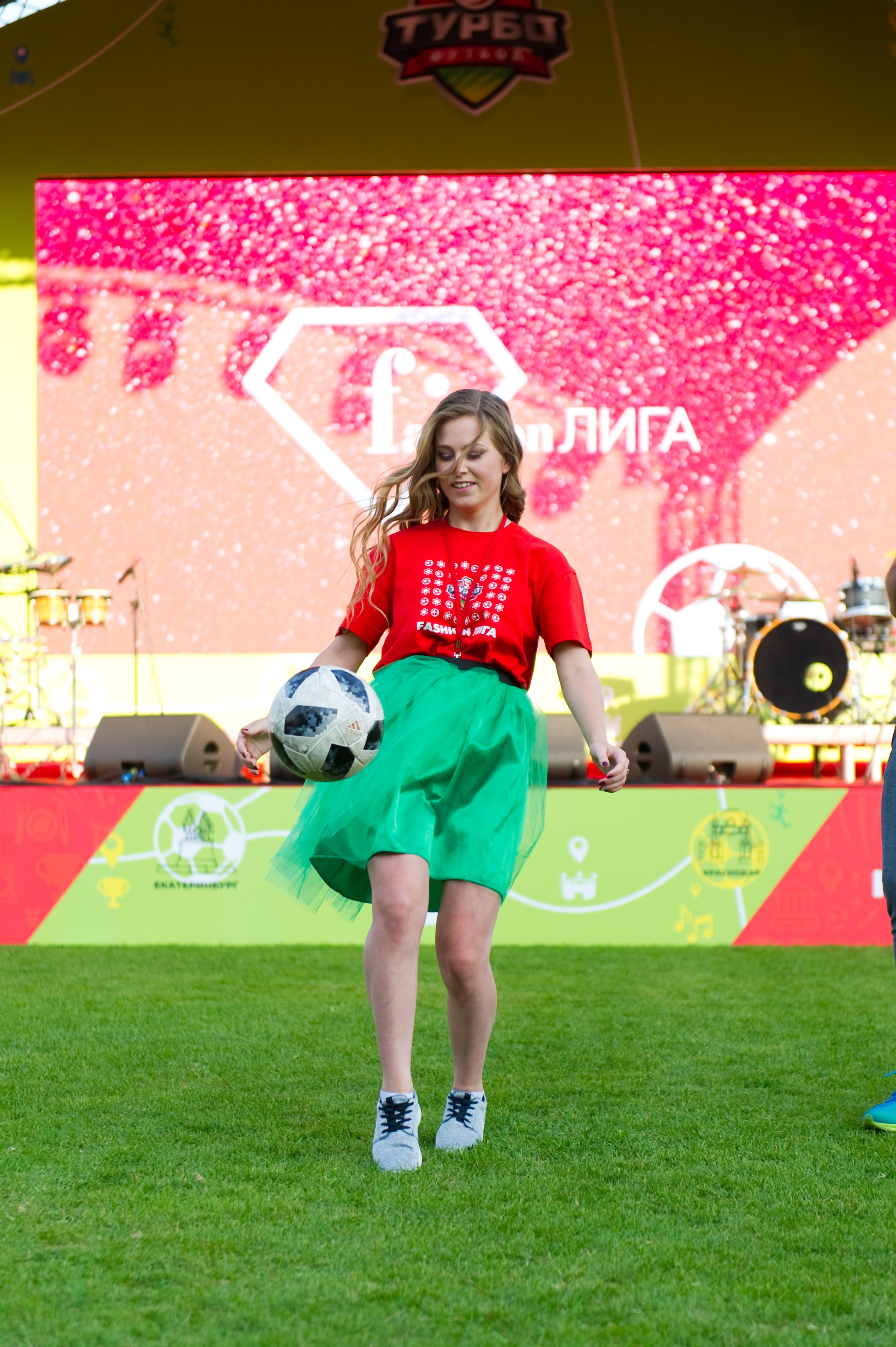 Турбофутбол (корпоративное соревнование «Пятерочки»). Репортажный фотограф и видеограф Слава Думчев. Тимбилдинги, отчетники, корпоративы