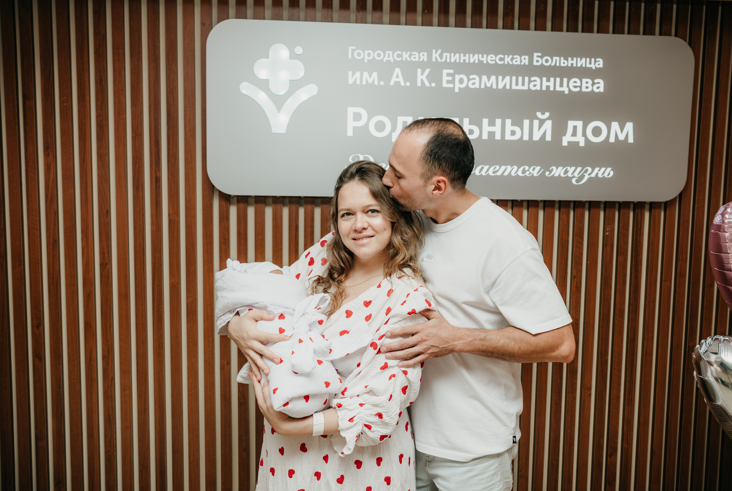 Выписка Софии в ГКБ Ерамишанцева. Фотограф на выписку из роддома в Москве и МО