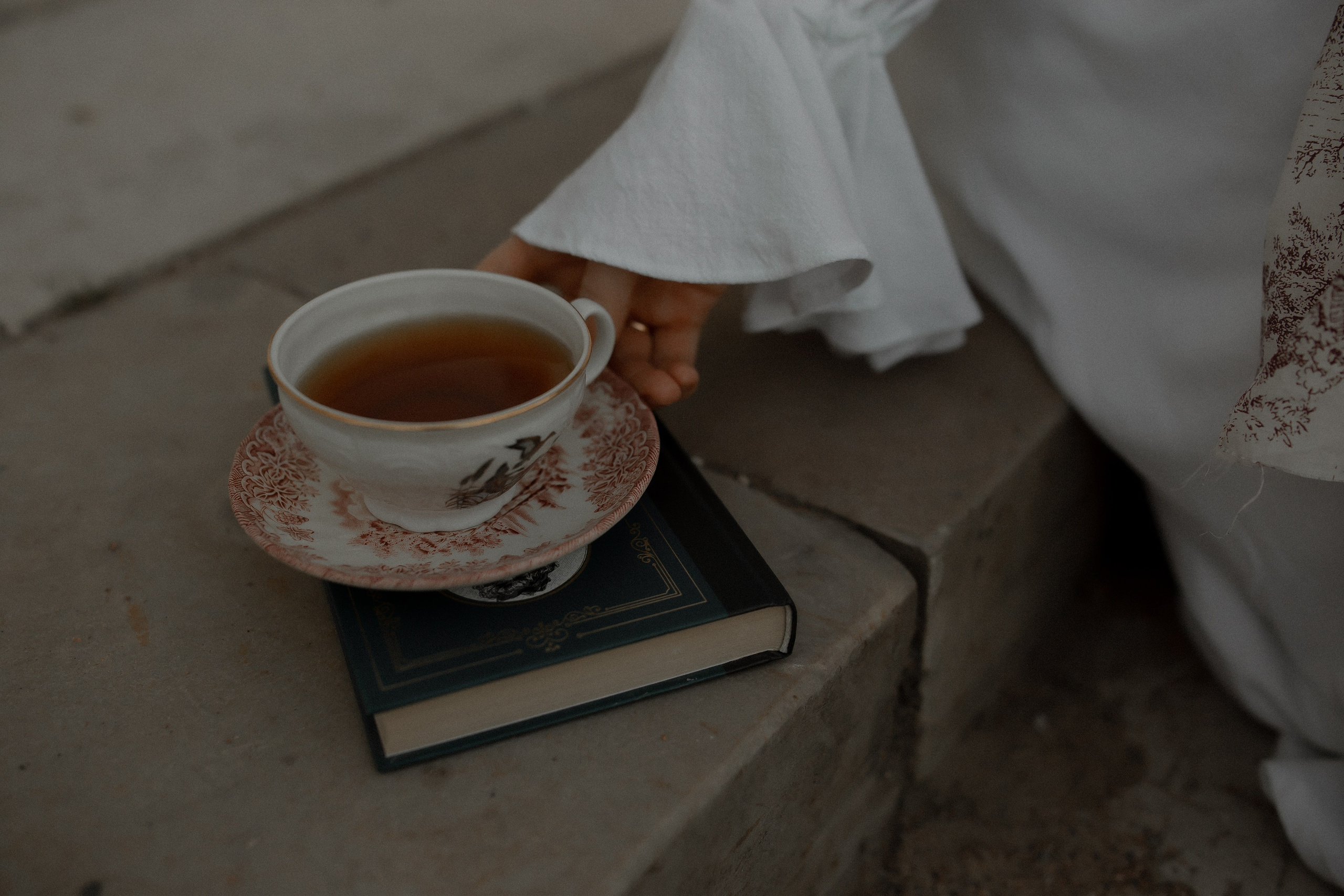 Александра. Твой проводник в мир ушедших эпох, романтики и женственности