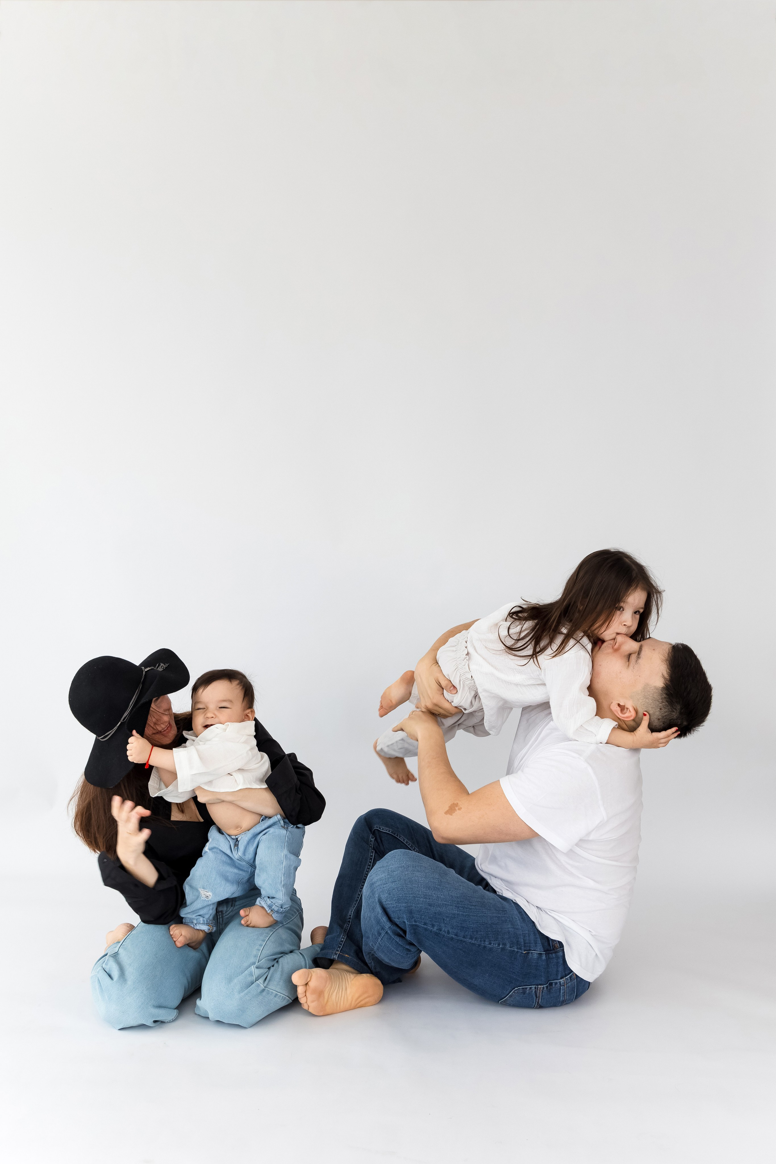 Луиза с семьёй. Свадебный и семейный фотограф в Каспийске Алёна Нурмагомедова