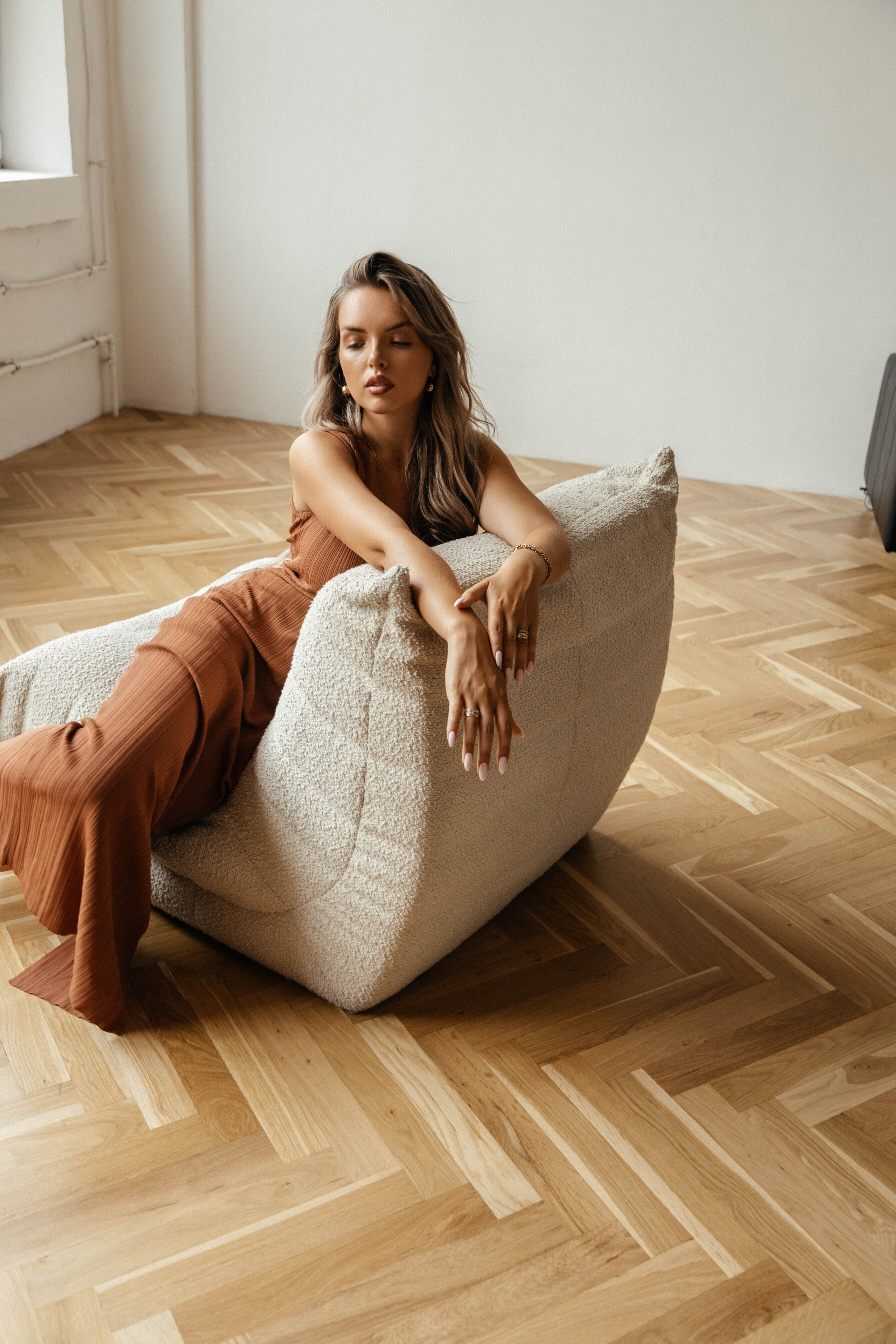 Катя. Минимализм в студии. Фотограф Ксения Третьякова, Санкт-Петербург