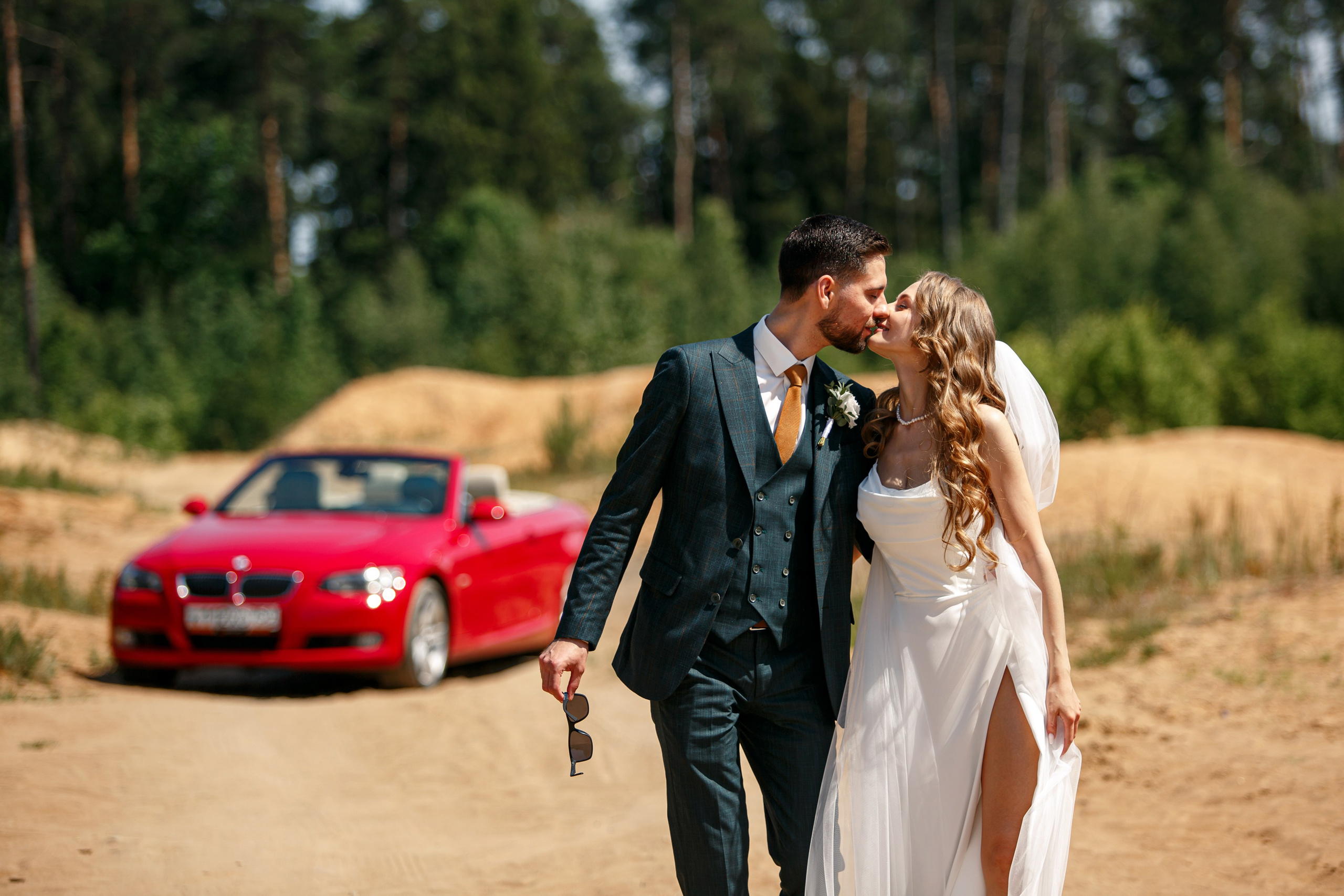 Свадебная фотосессия с кабриолетом и в загородном клубе Artiland. Свадебный фотограф Москва и МО Сергей Киржаев