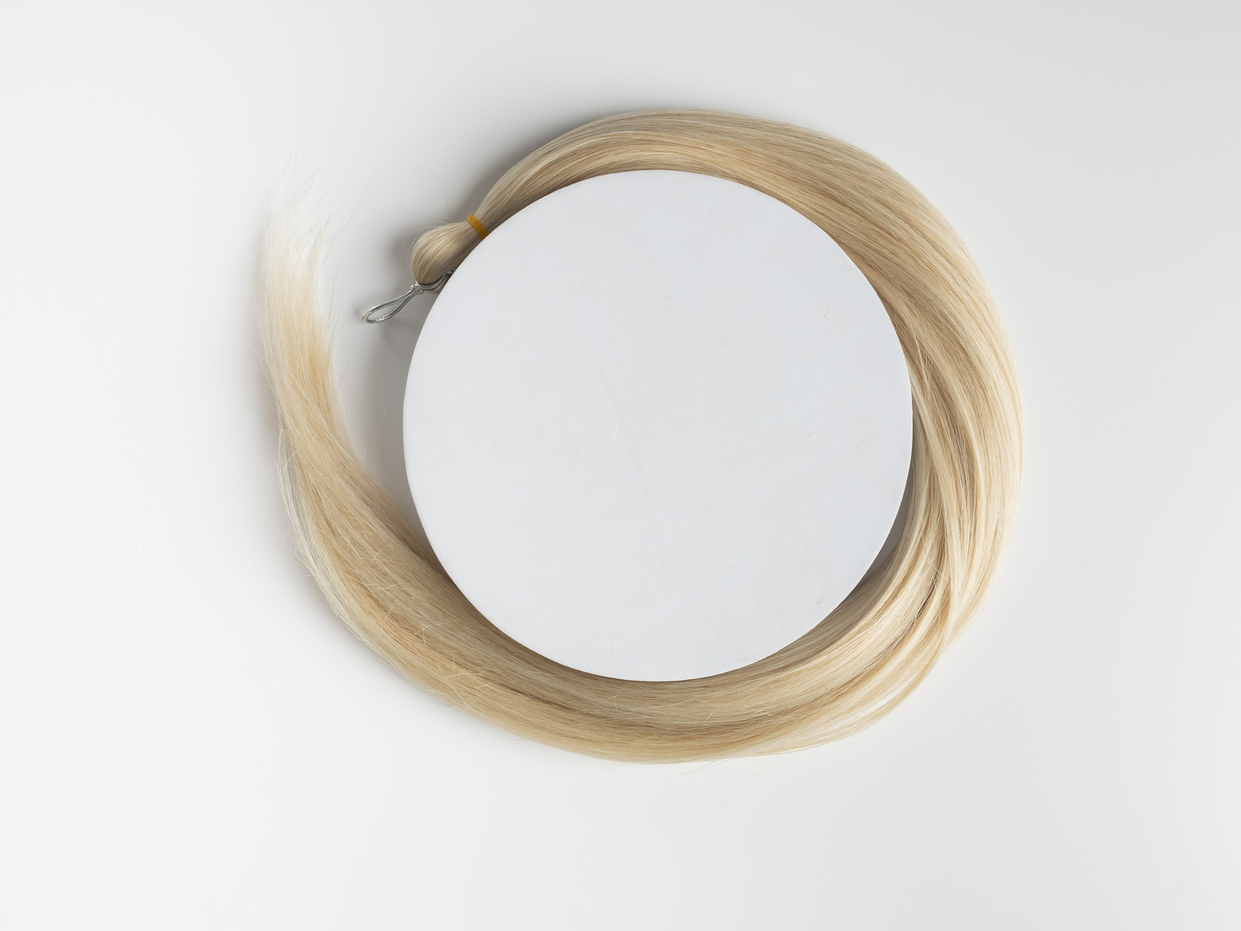 Съемка для бренда производства волос. Интерьерный, предметный и контент фотограф в Иркутске Наталья Карпова